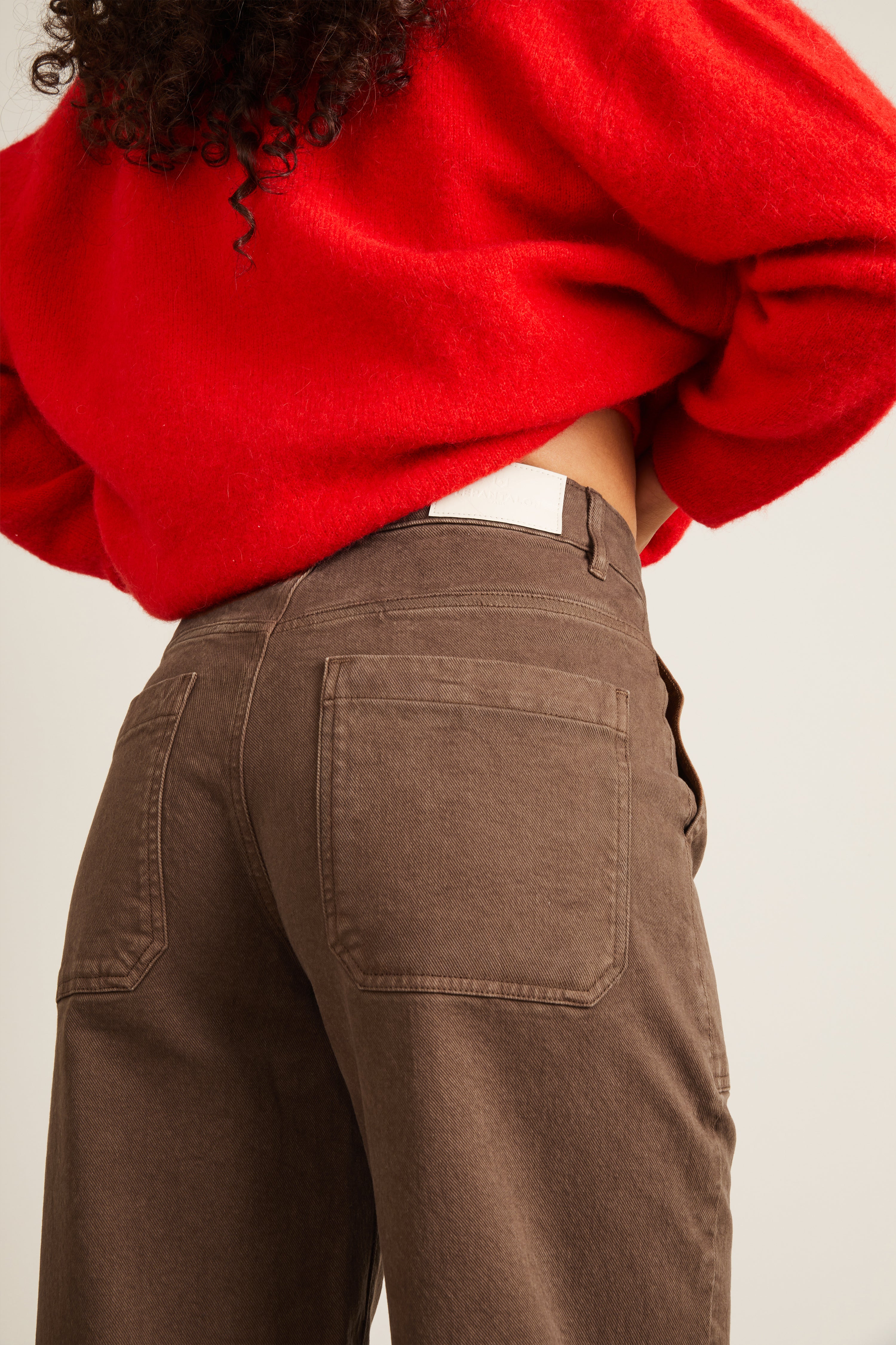 le-pantalon-jeans-femme-jean-balloon-marron-large-recycl image 4