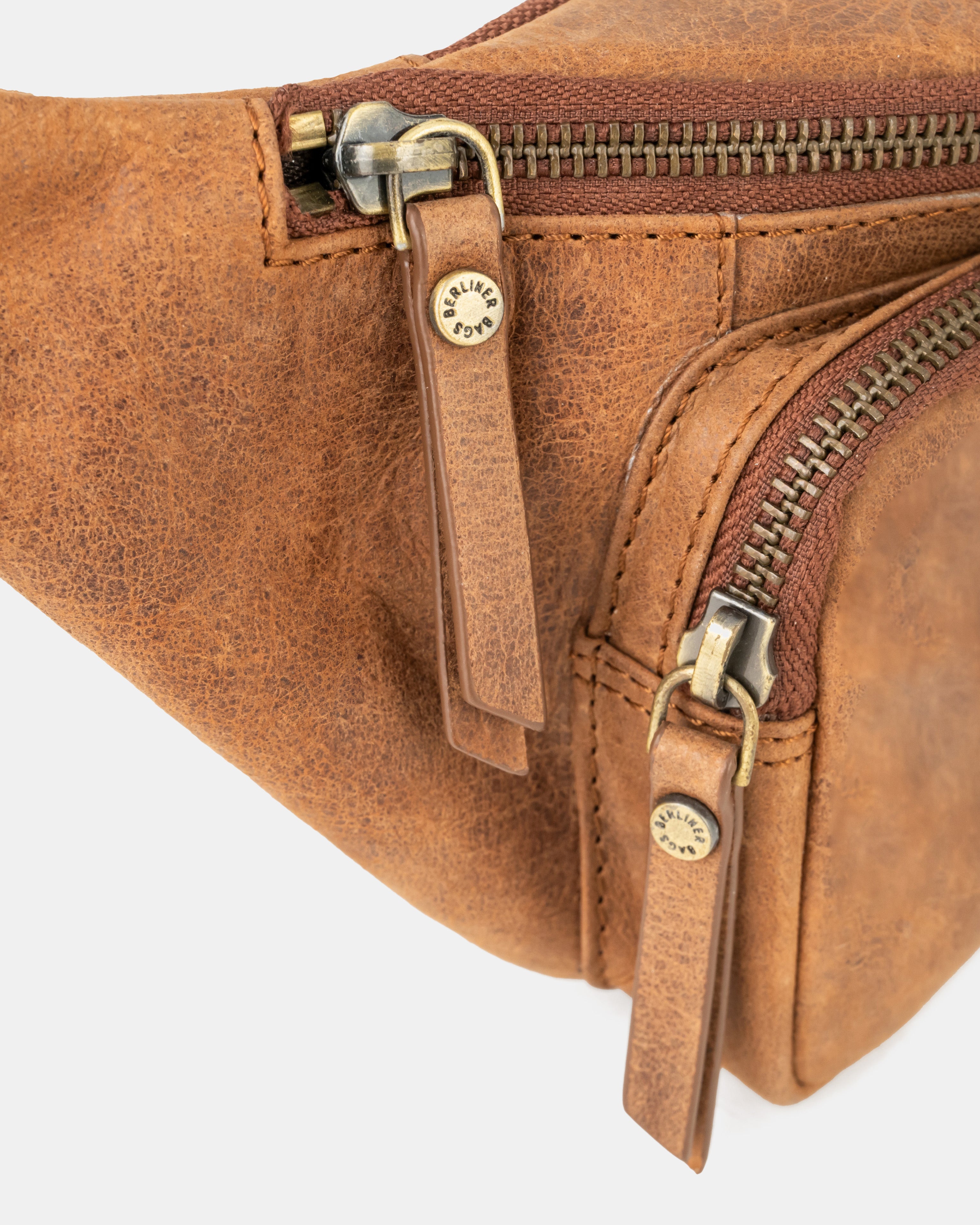 berliner-bags-sam-sac-banane-cuir-camel-vintage image 7