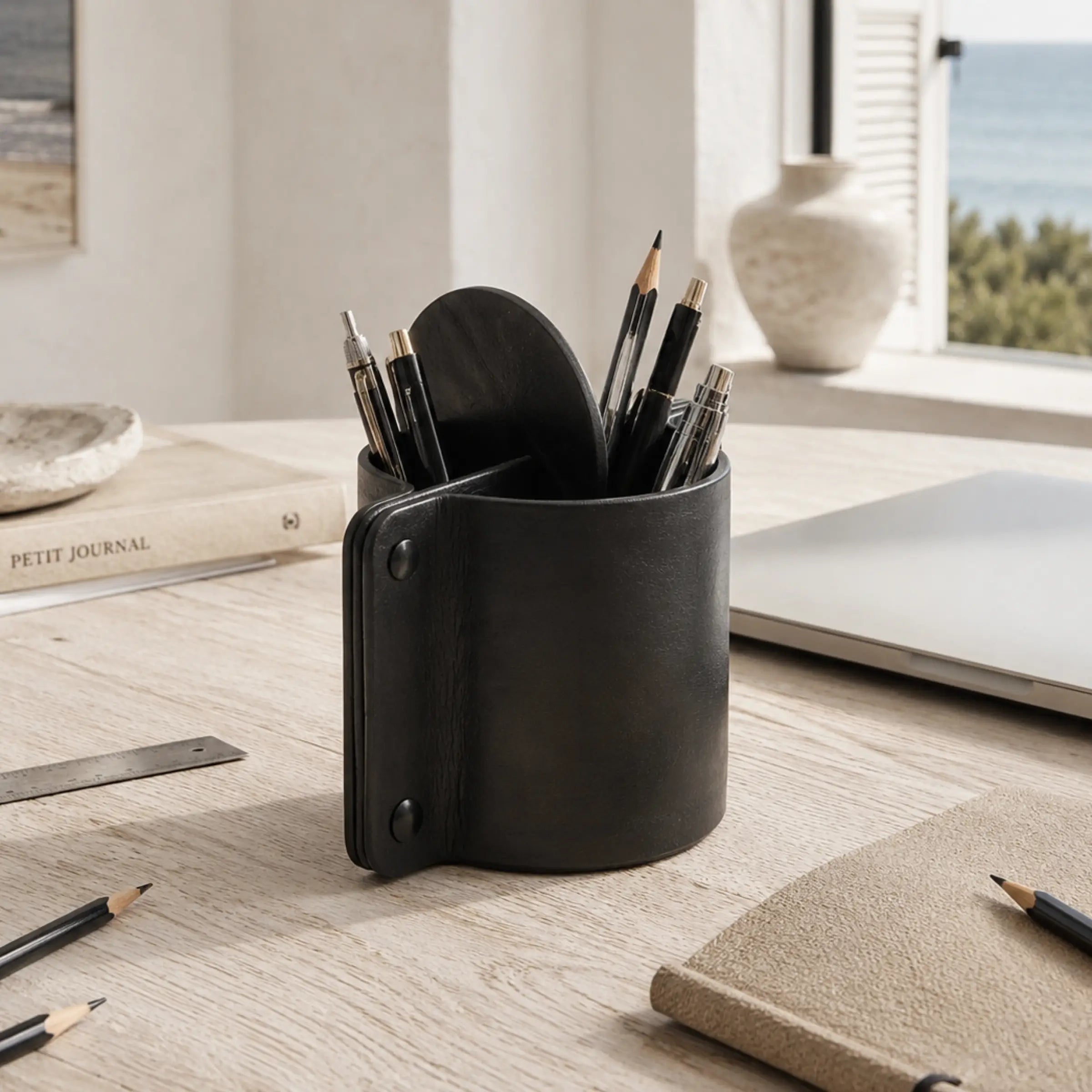 darksails-pot-crayons-cuir-noir-compartiment-bureau image 8