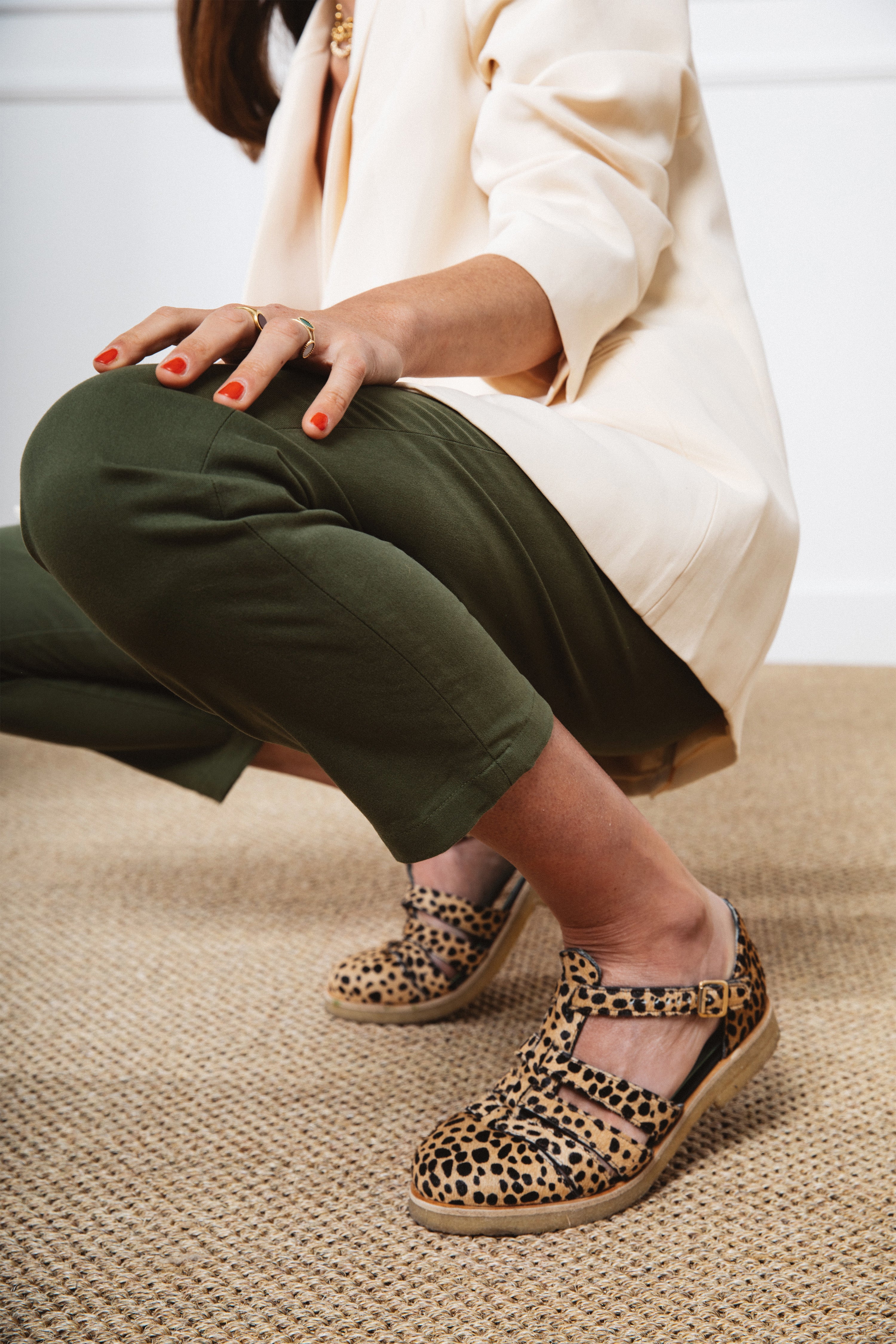 le-pantalon-chino-kaki-femme-carotte-coton-bio image 3