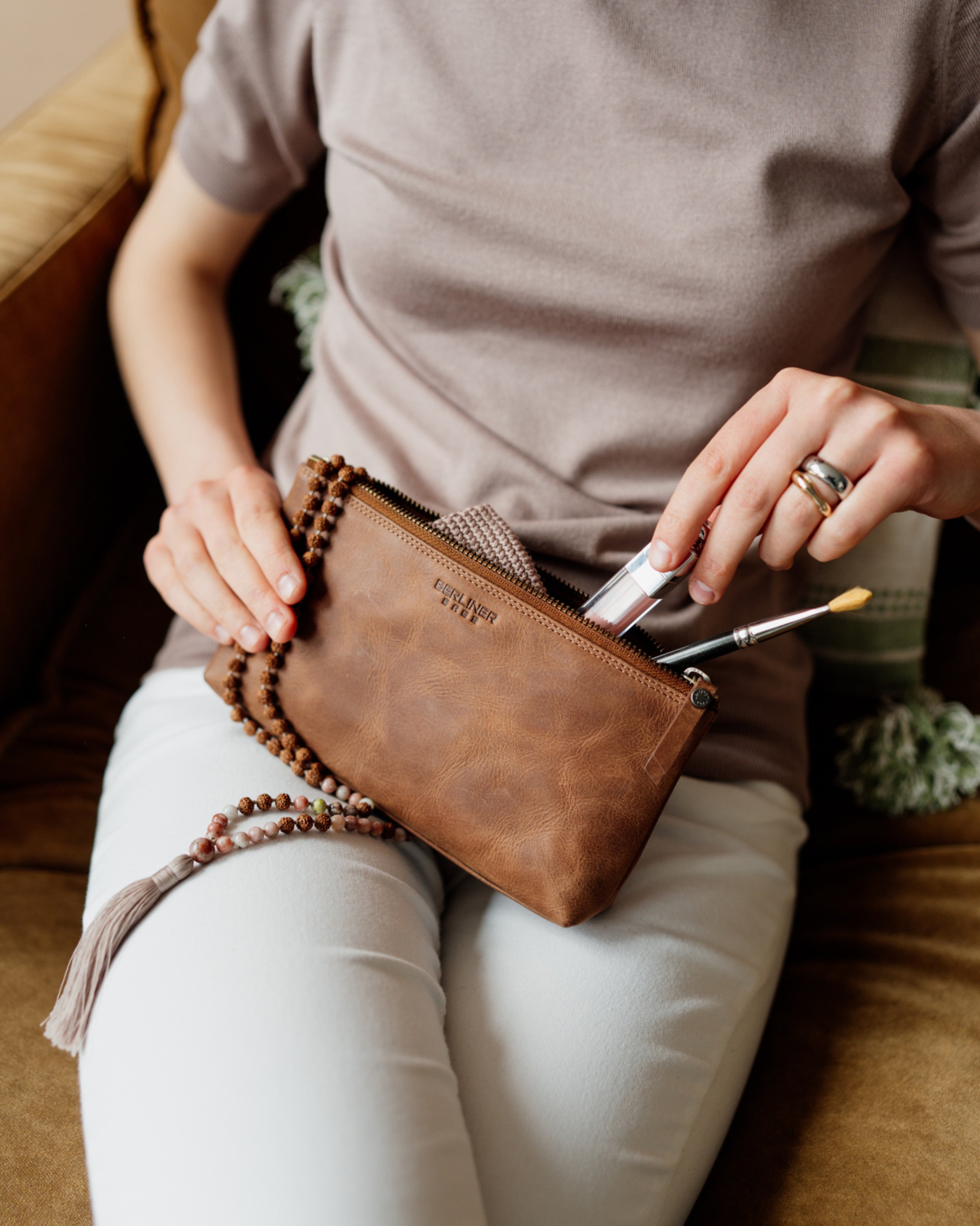 berliner-bags-anna-s-trousse-cuir-camel-coton image 2