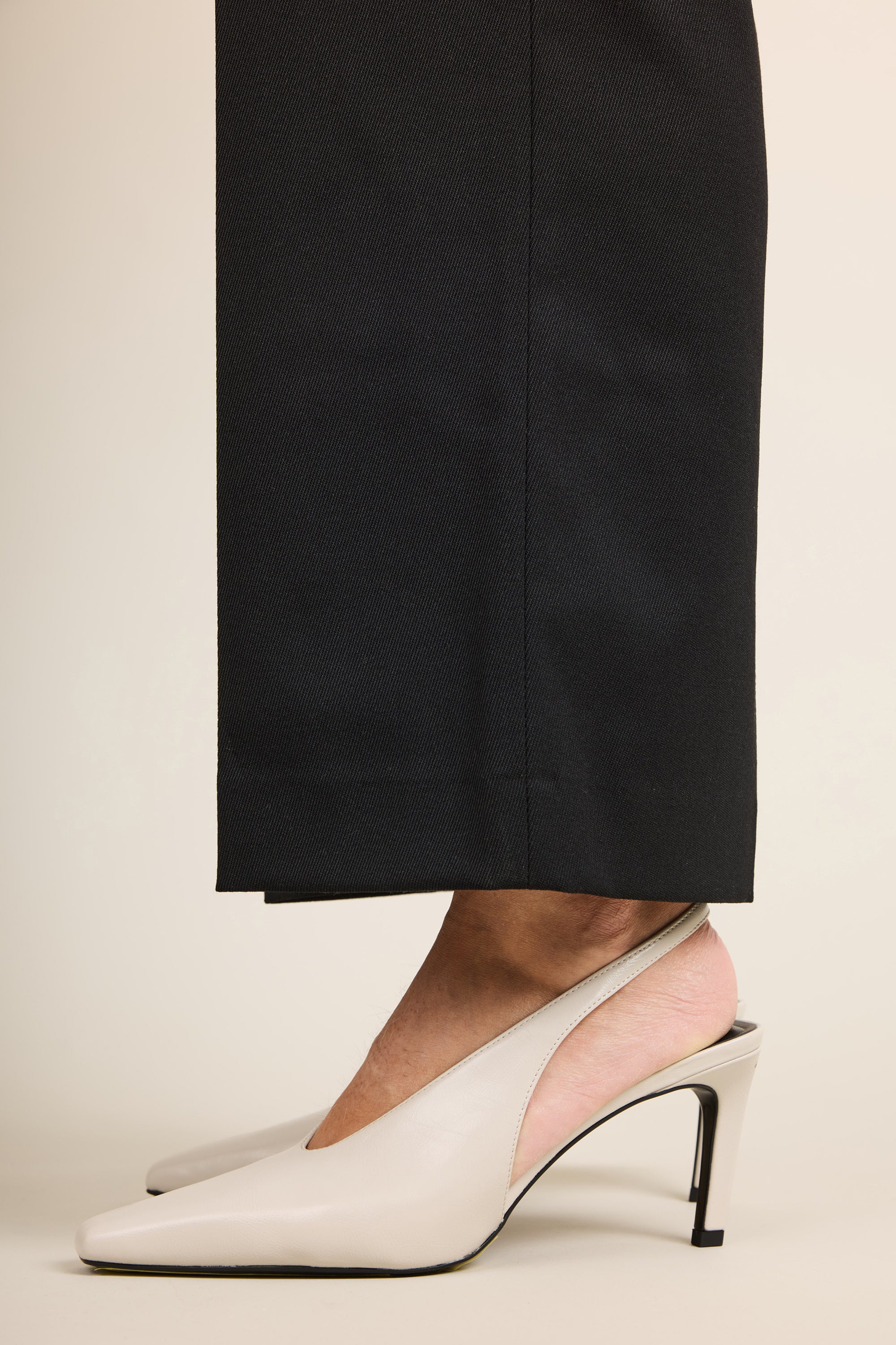 le-pantalon-flare-pantalon-noir-femme-laine-infroissable image 8
