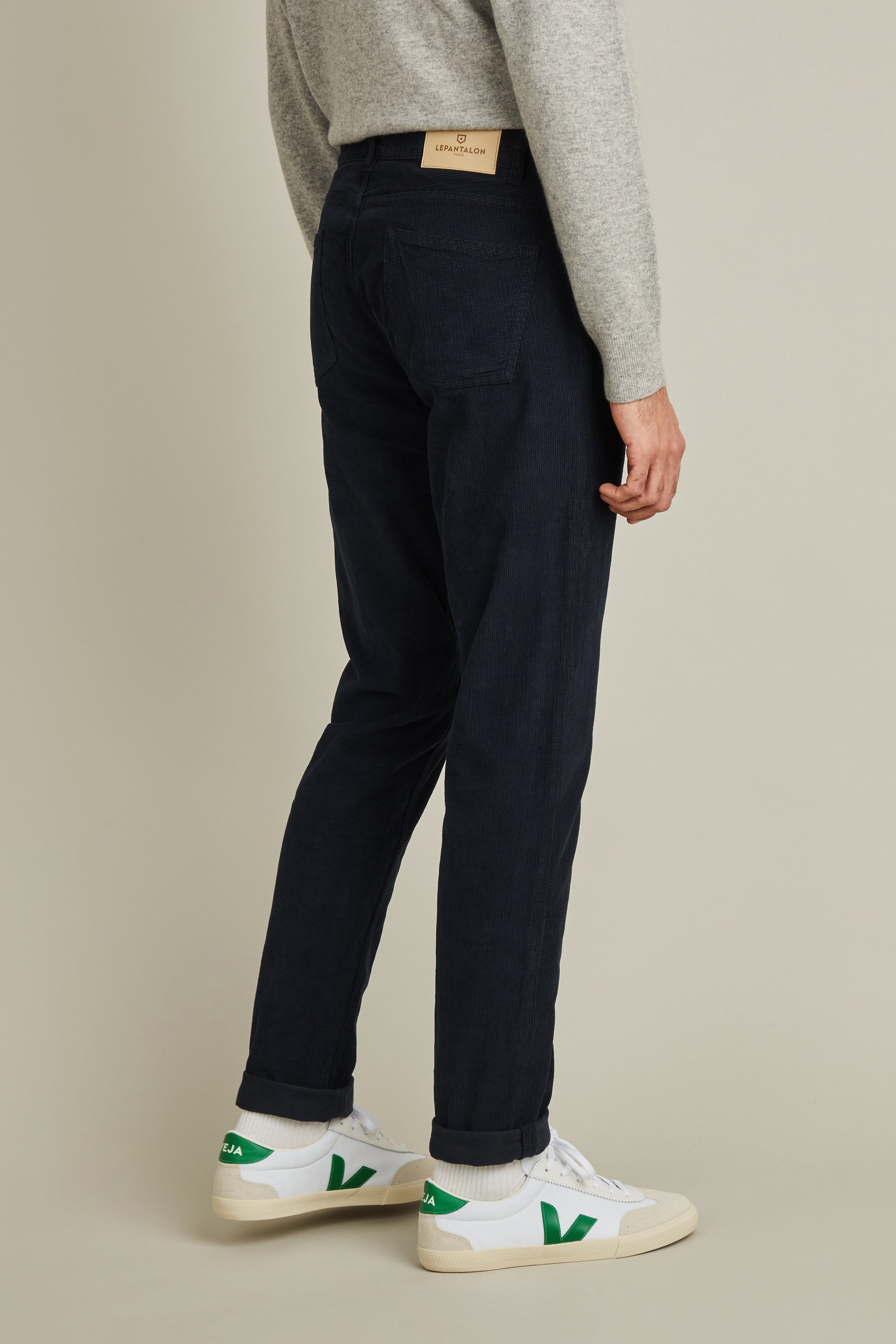 le-pantalon-5-poches-pantalon-velours-bleu-marine-coton-bio image 5