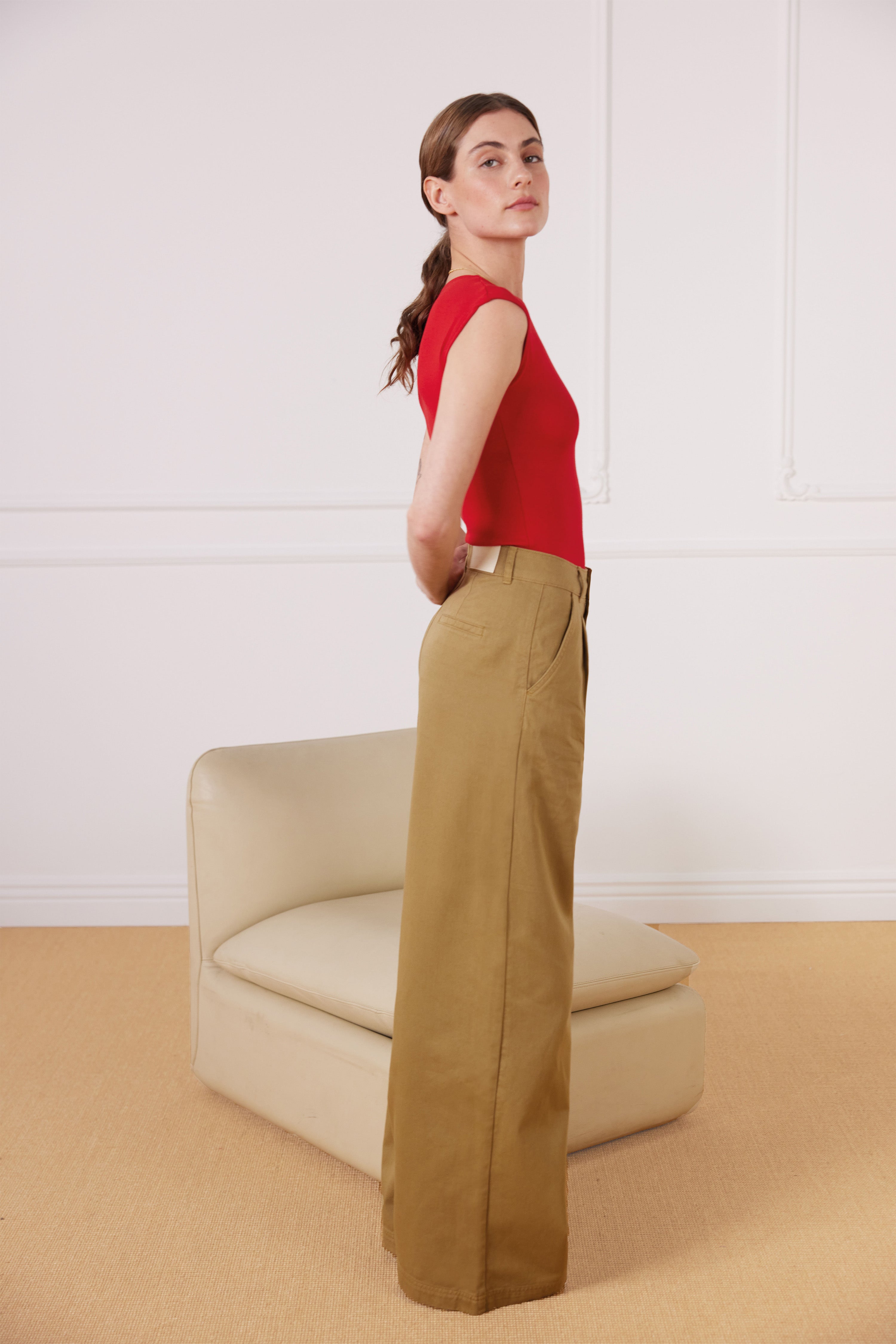 le-pantalon-pinces-beige-fonc-pantalon-coton-large image 4