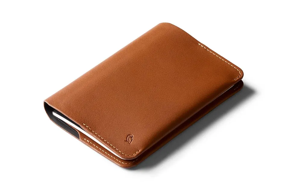 bellroy-notebook-cover-couverture-cuir-caramel-passeport image 1