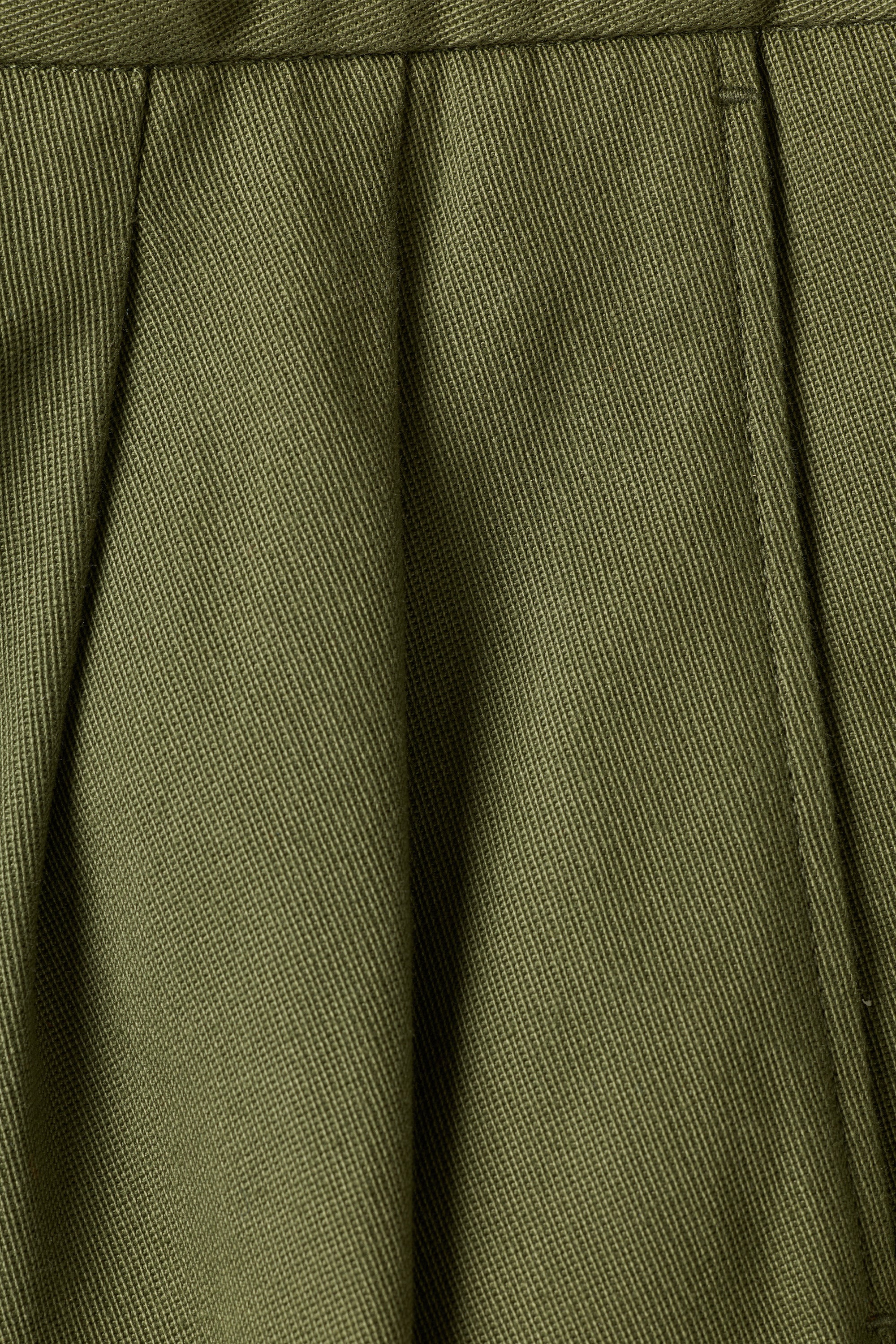 le-pantalon-chino-droit-double-pinces-kaki-coton image 8