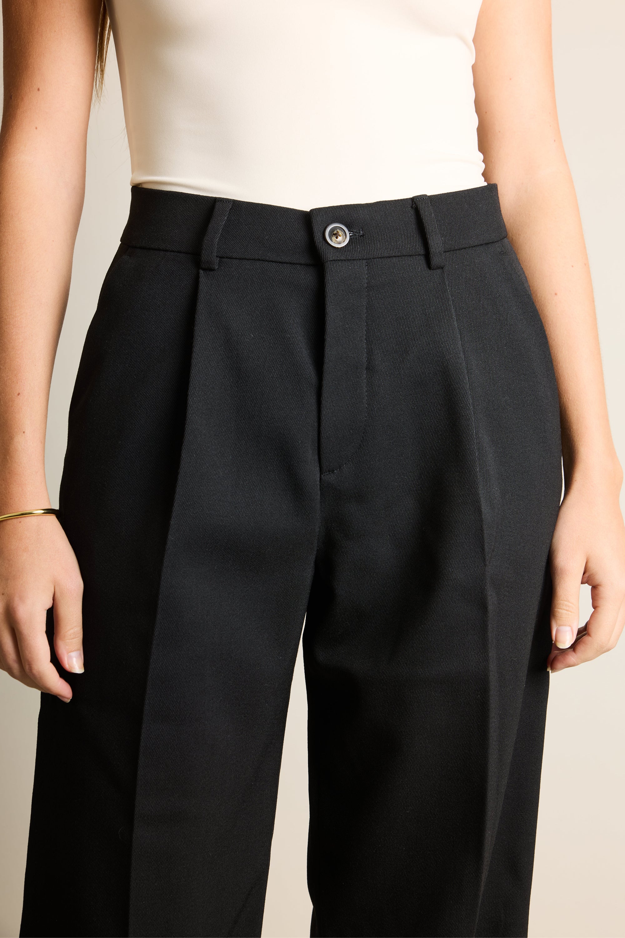 le-pantalon-palazzo-noir-pantalon-femme-40-laine-infroissable image 6