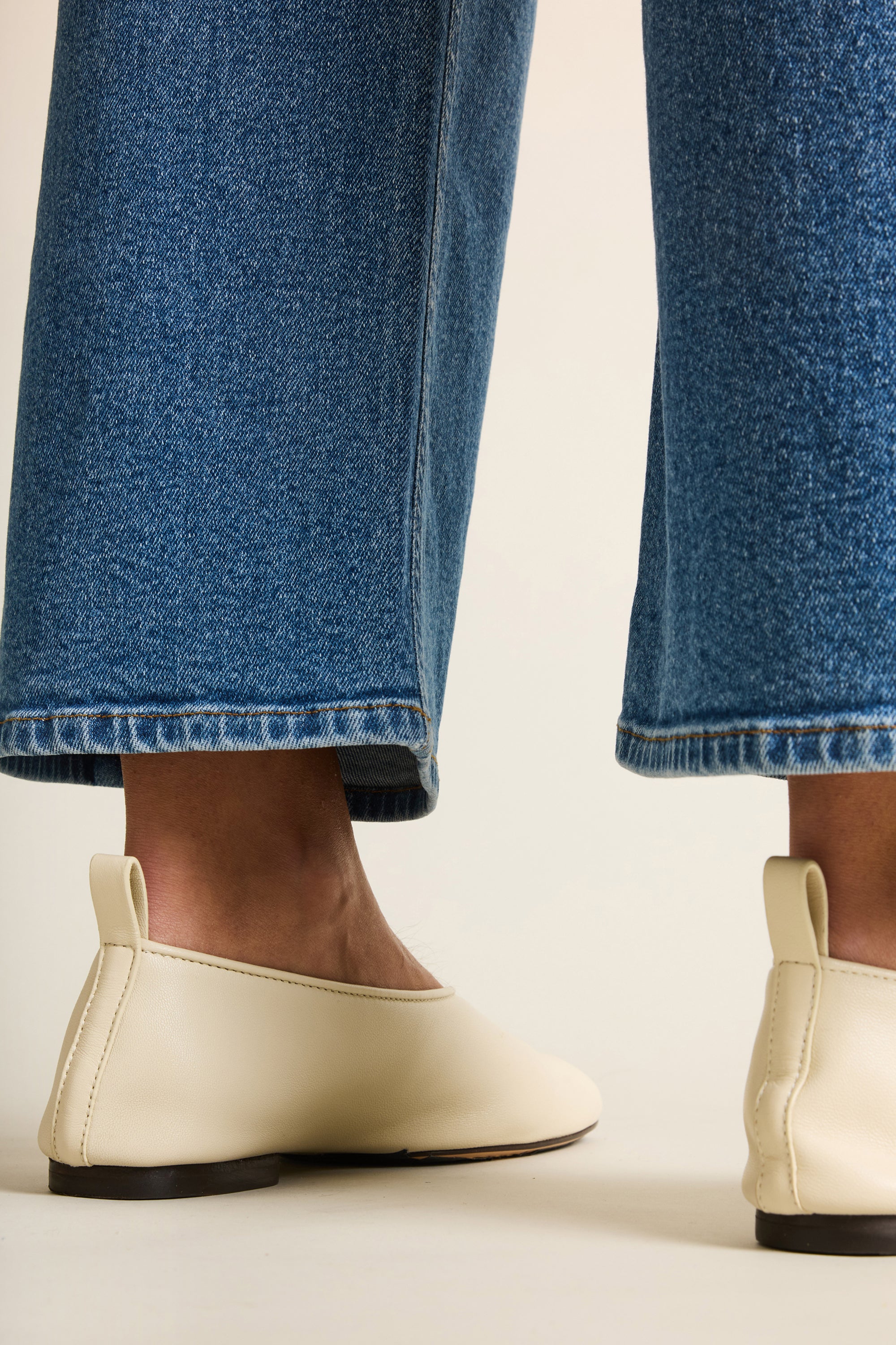 le-pantalon-jeans-femme-jean-flare-bleu-stone-coton-recycl image 8