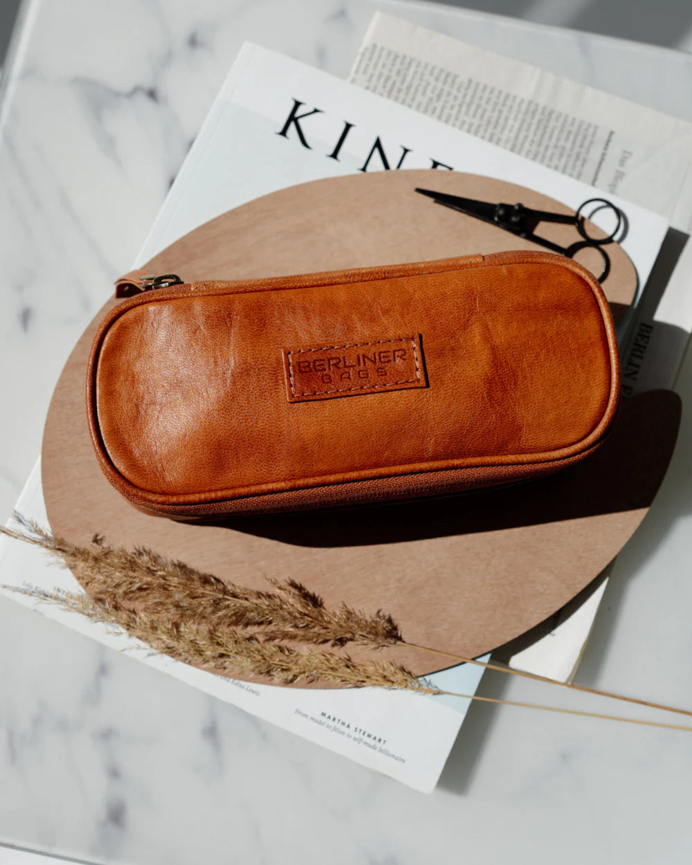 berliner-bags-felix-trousse-cuir-vintage-marron-zip image 2
