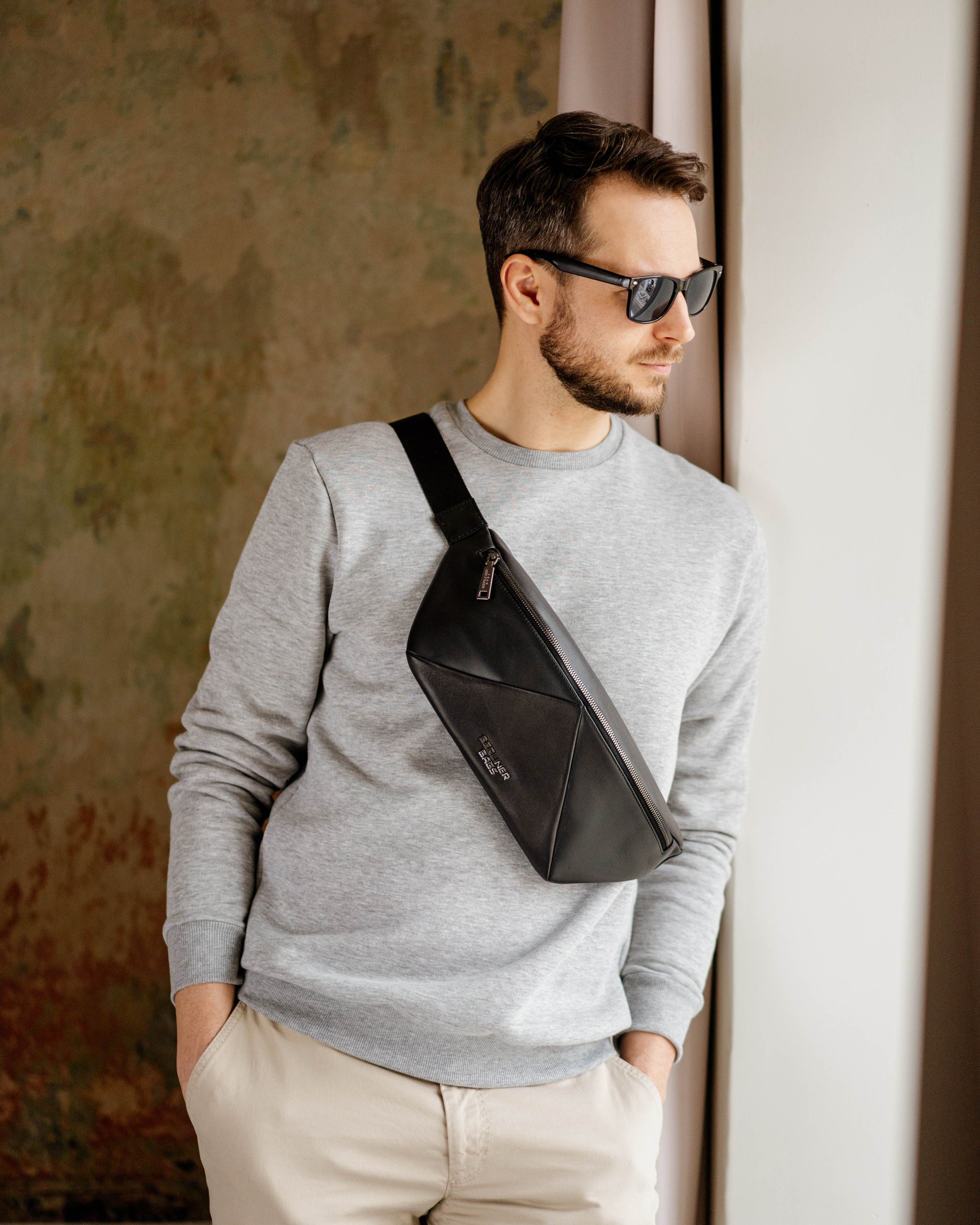 berliner-bags-feline-sac-banane-cuir-noir-crossbody image 2
