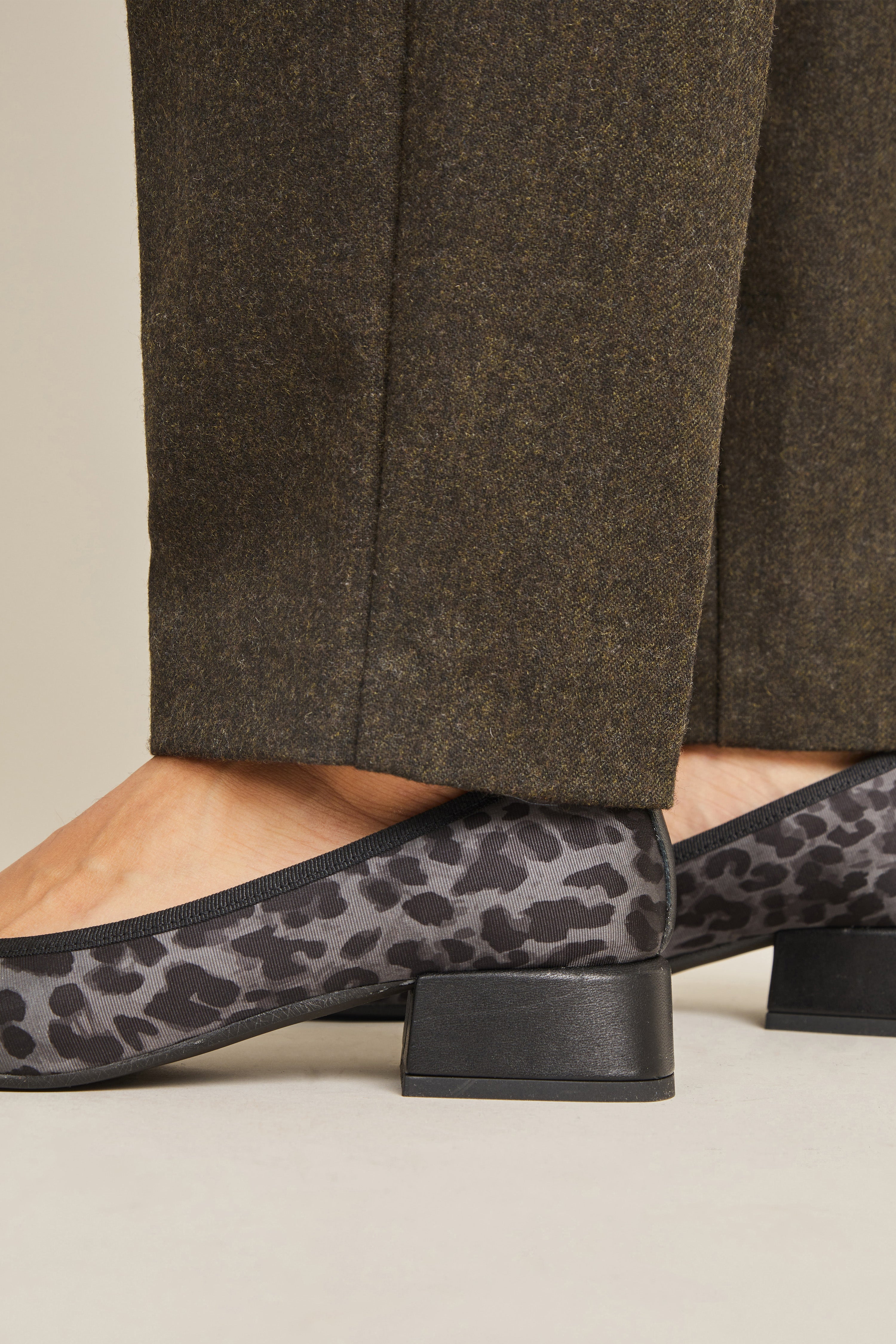 le-pantalon-cigarette-flanelle-olive-pantalon-homme-laine image 7