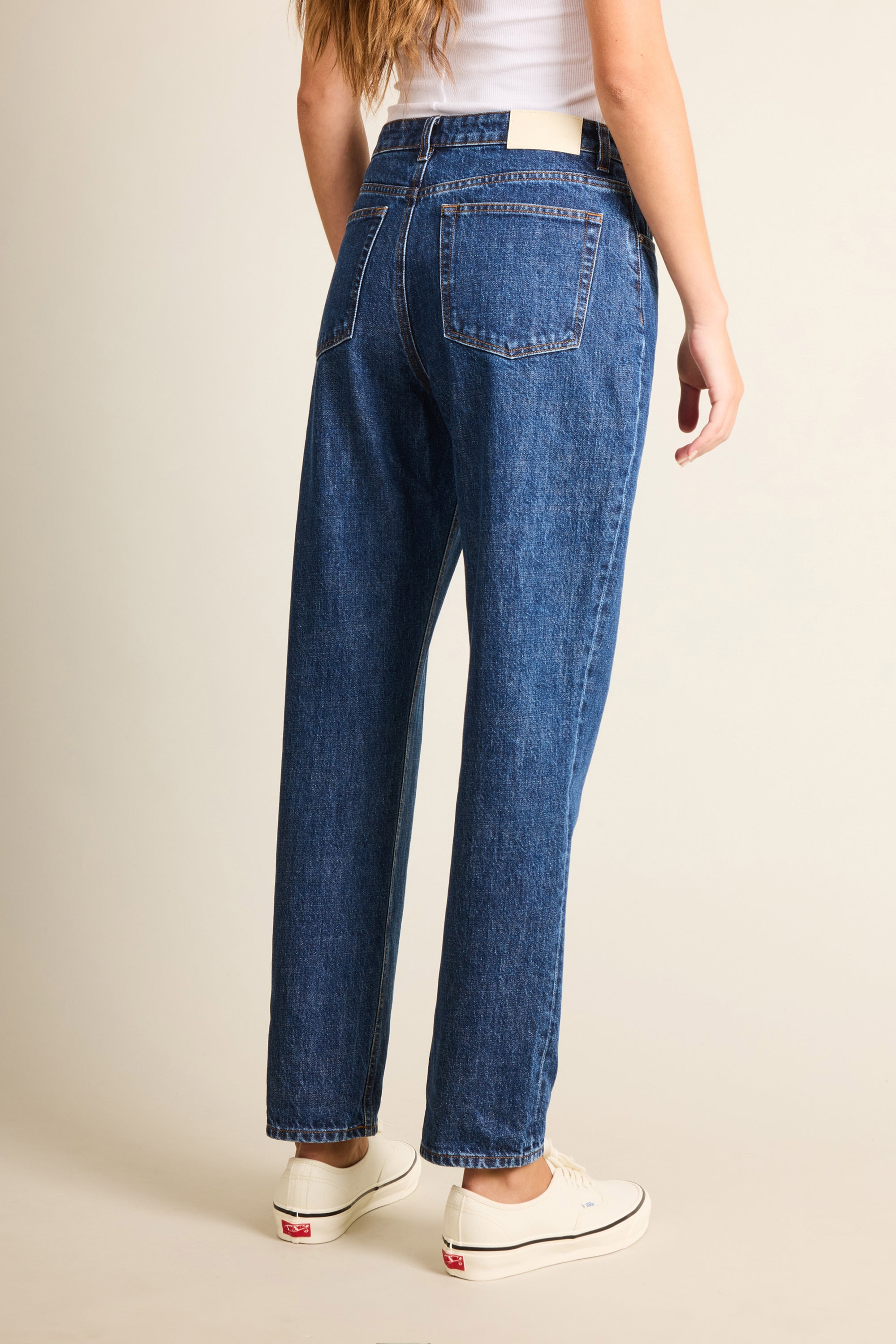 le-pantalon-jean-droit-jean-bleu-coton-bio-gots image 4