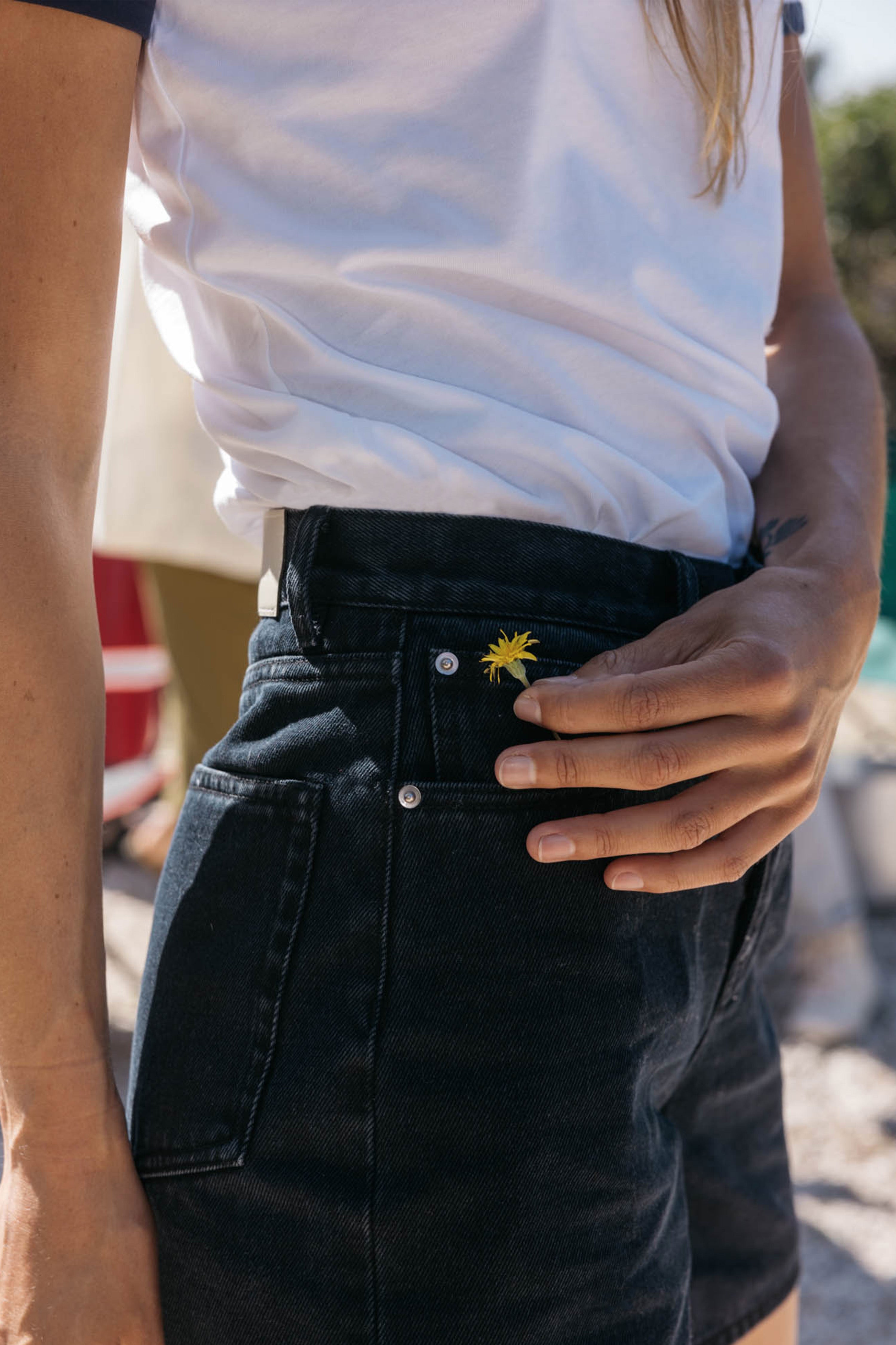 le-pantalon-short-jean-noir-short-bermuda-femme-coton-bio image 2
