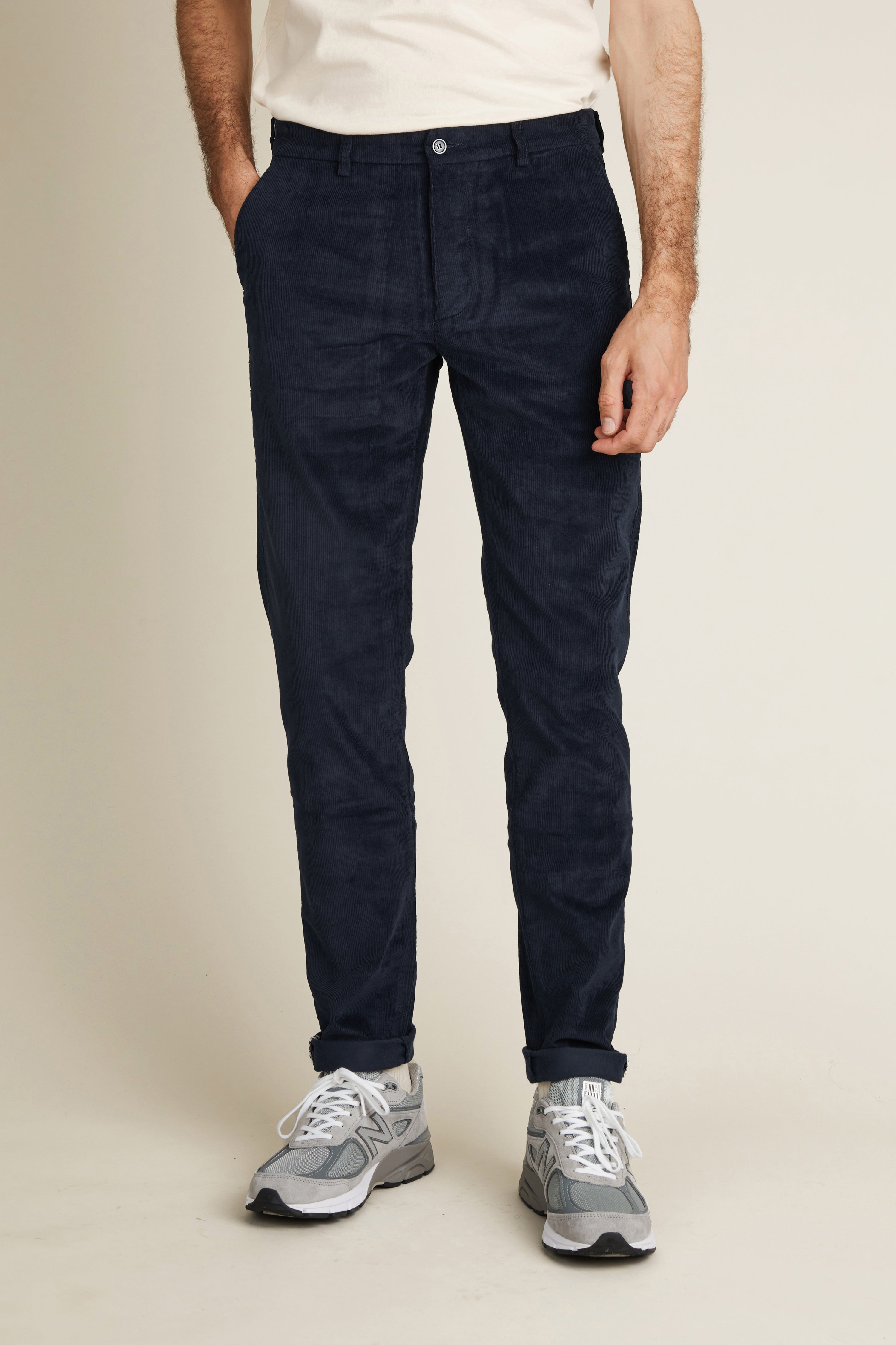 le-pantalon-chino-velours-bleu-marine-homme-semi-slim image 1