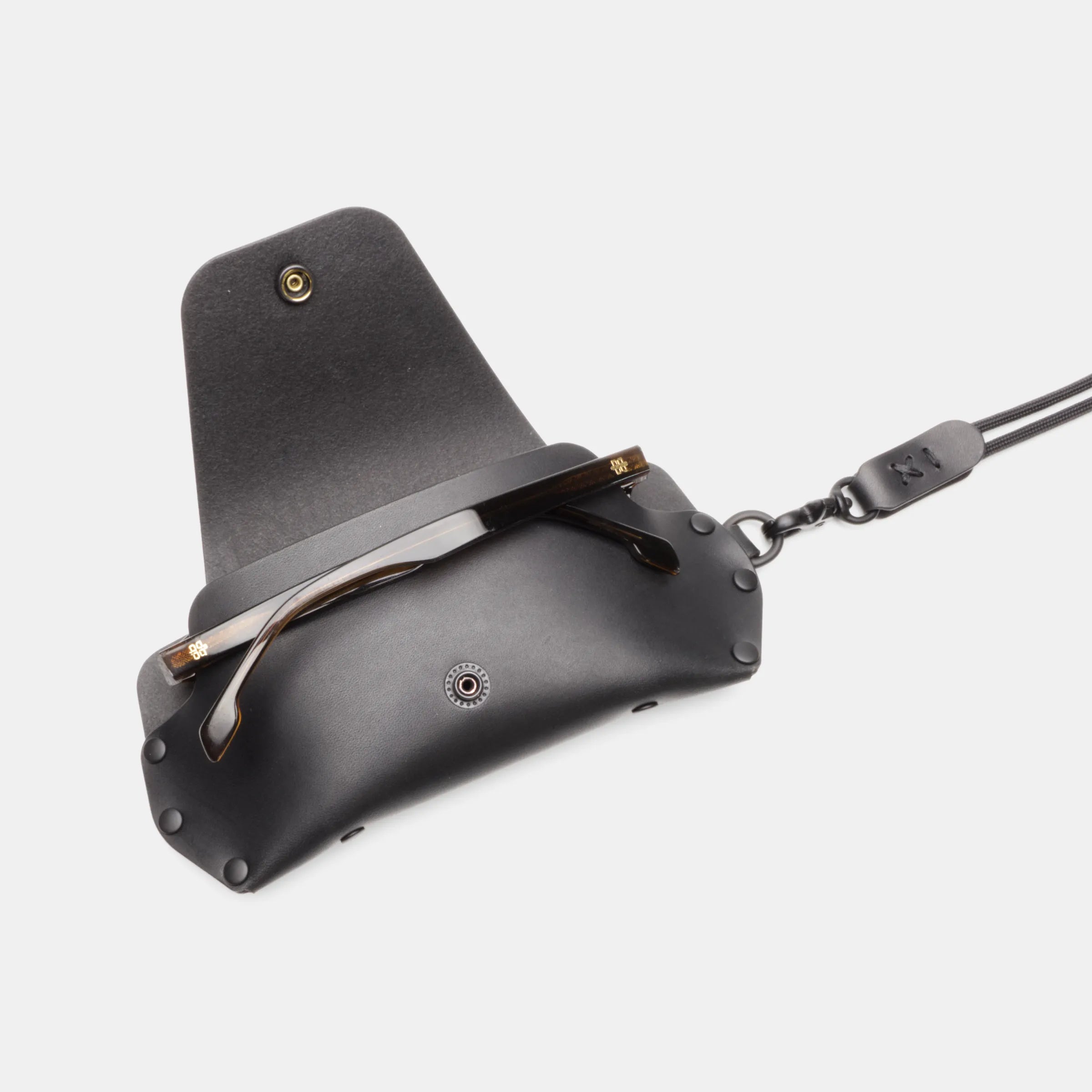 darksails-tui-lunettes-cuir-noir-tour-de-cou-paracorde image 4