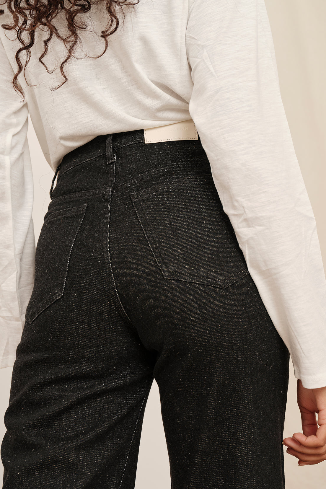 le-pantalon-flare-vintage-jean-femme-noir-7-8-coton image 2