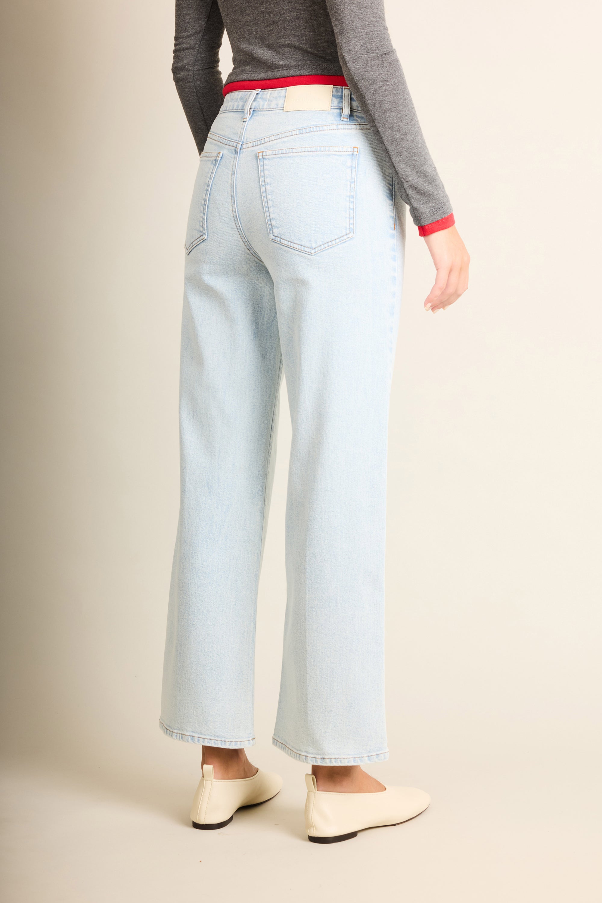 le-pantalon-jean-flare-ice-blue-jean-femme-coupe-vas-e image 5