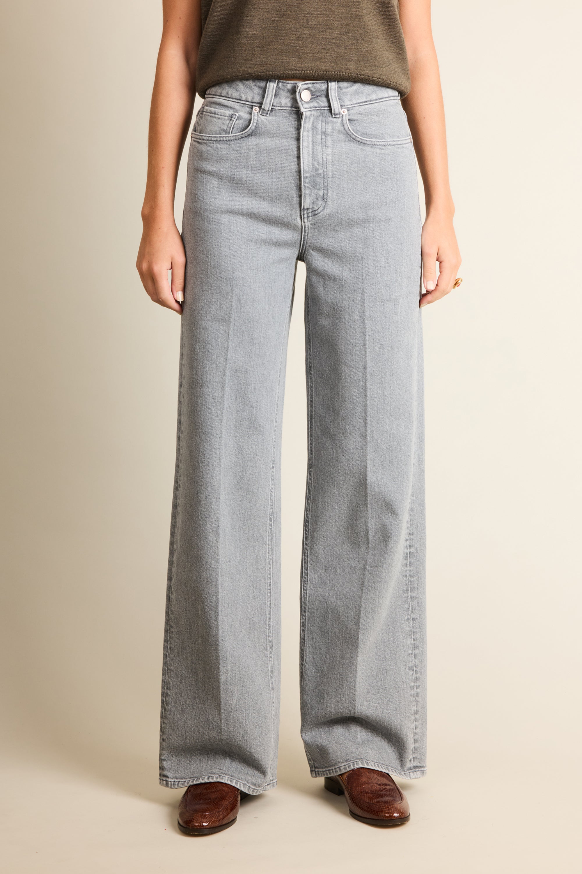 le-pantalon-jeans-femme-wideleg-gris-coton-bio-taille-haute image 4
