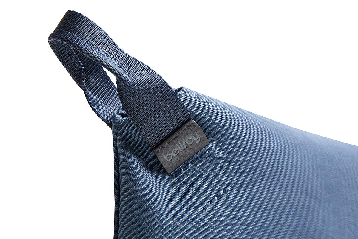 bellroy-standing-pouch-plus-pochette-tech-marine-blue image 6
