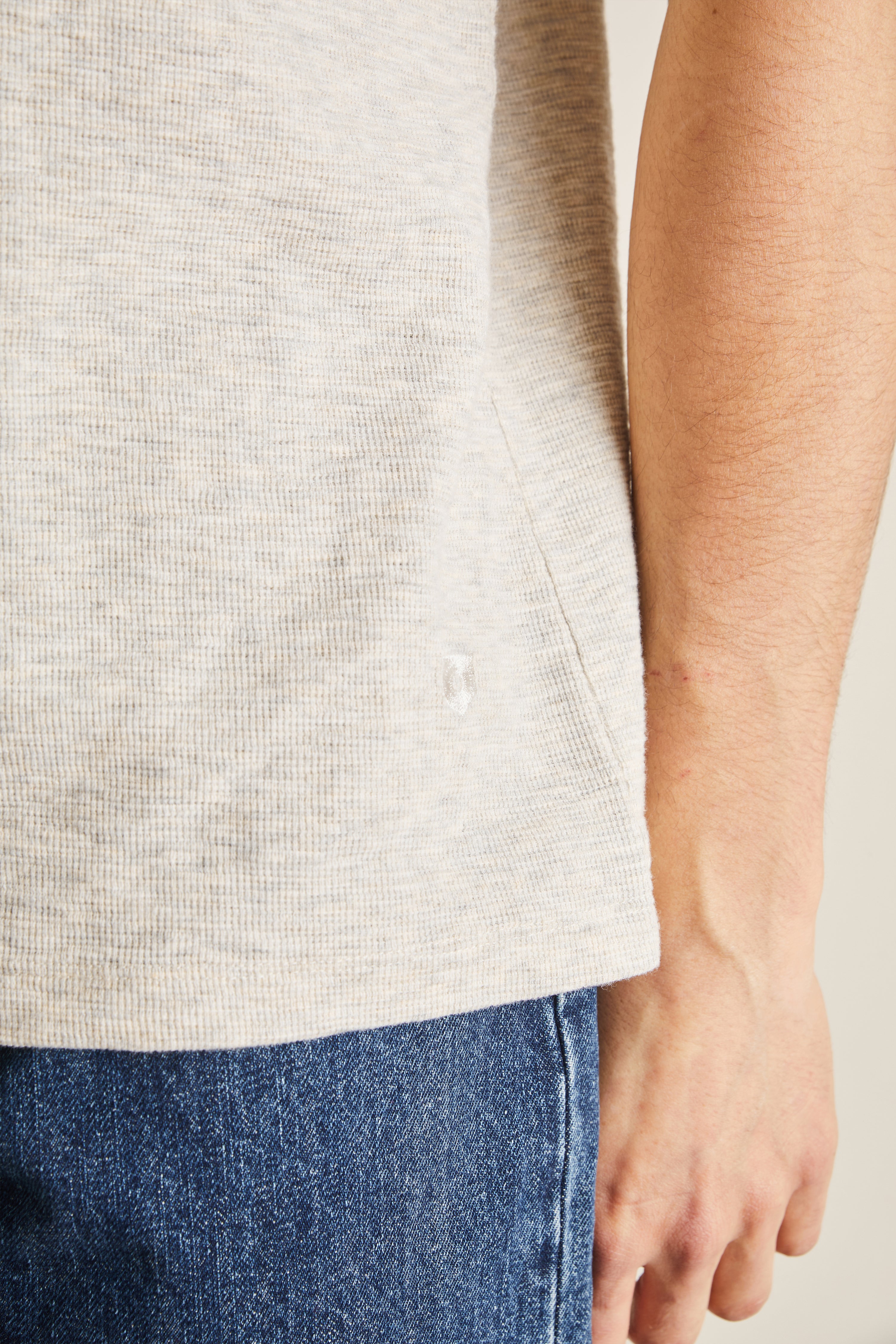 le-pantalon-t-shirts-homme-tee-shirt-textur-gris-clair image 6