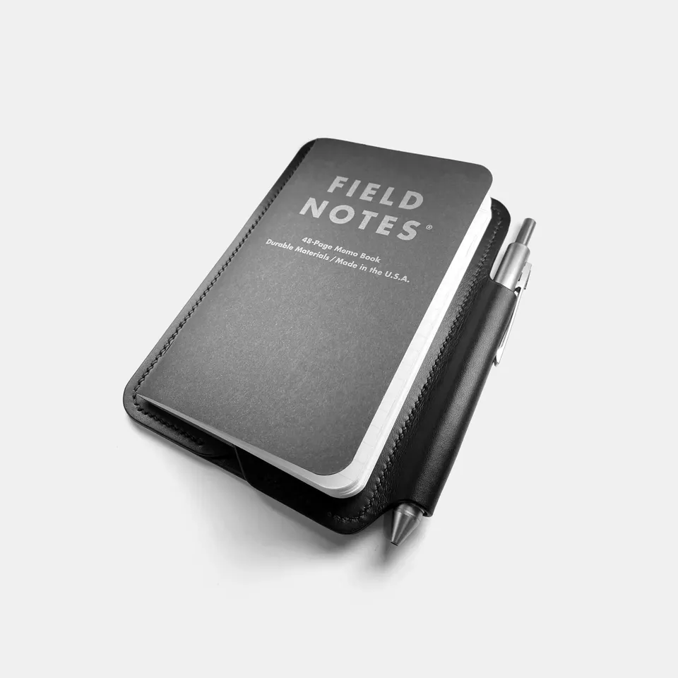darksails-support-carnet-cuir-noir-a6-bureau-moleskine image 1