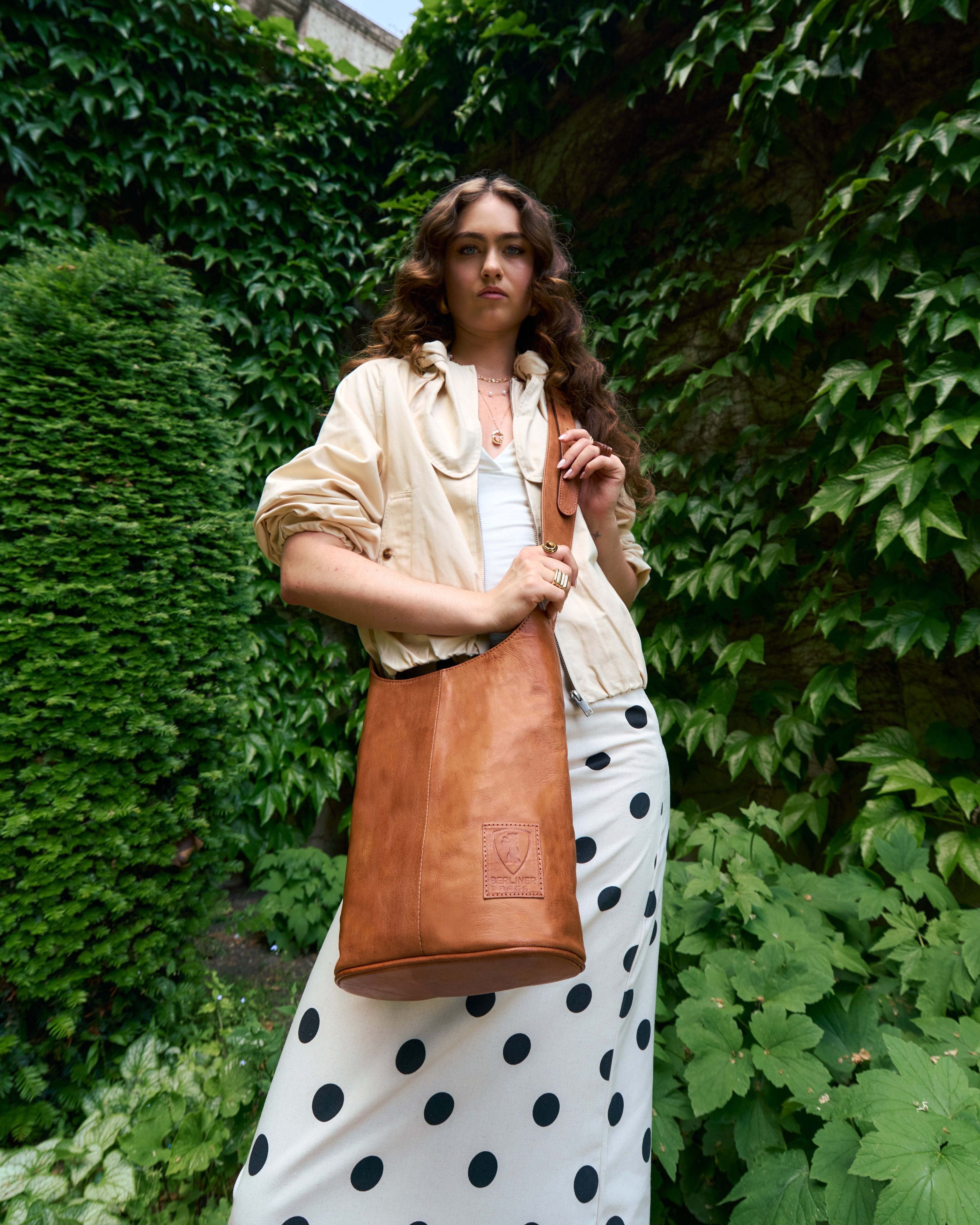 berliner-bags-emilia-sac-hobo-marron-vintage-cuir-v-g-tal image 1
