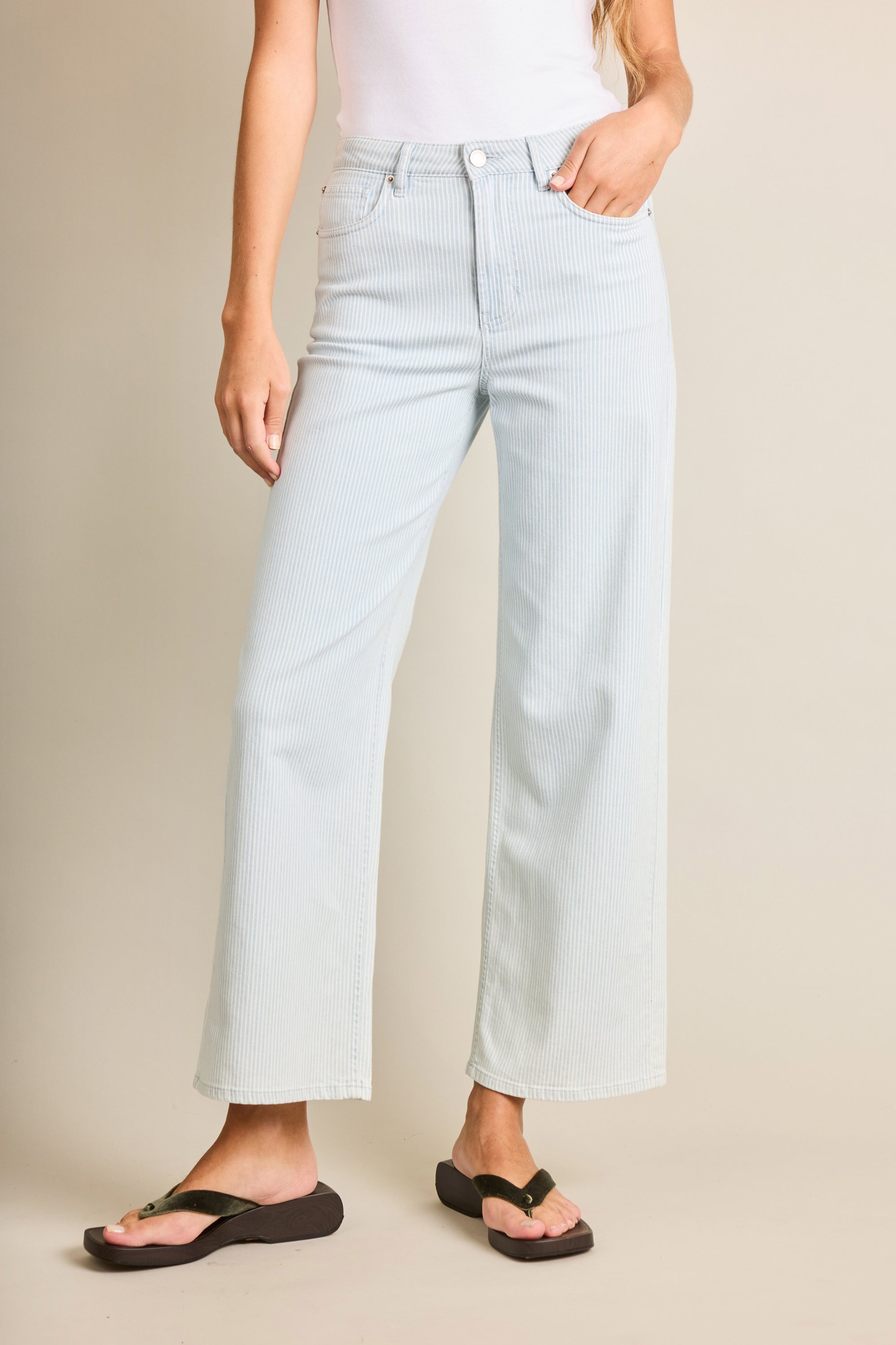 le-pantalon-jean-flare-ray-femme-bleu-7-8-me-coton image 3