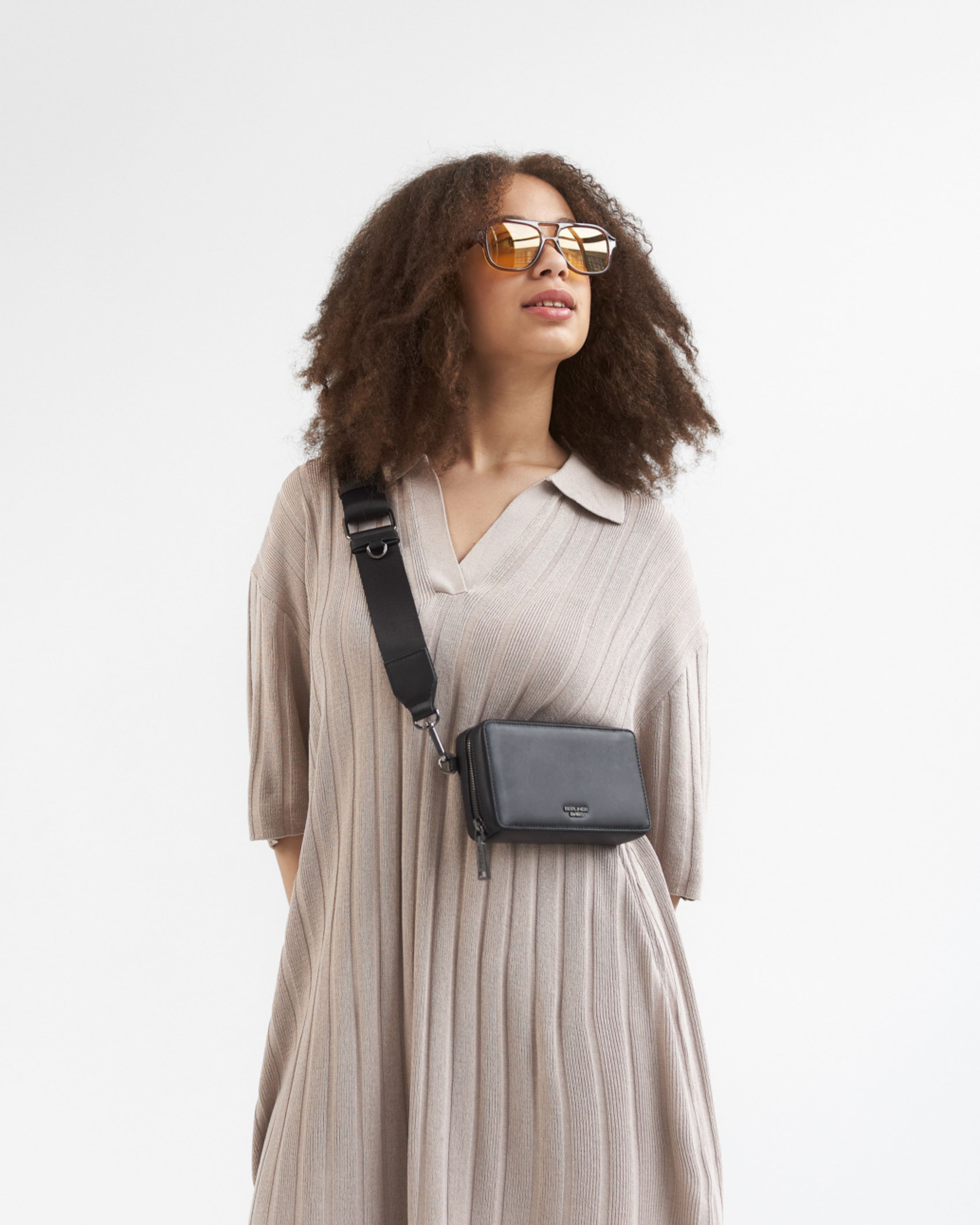berliner-bags-seoul-go-to-pocket-sac-cuir-noir-mini image 2