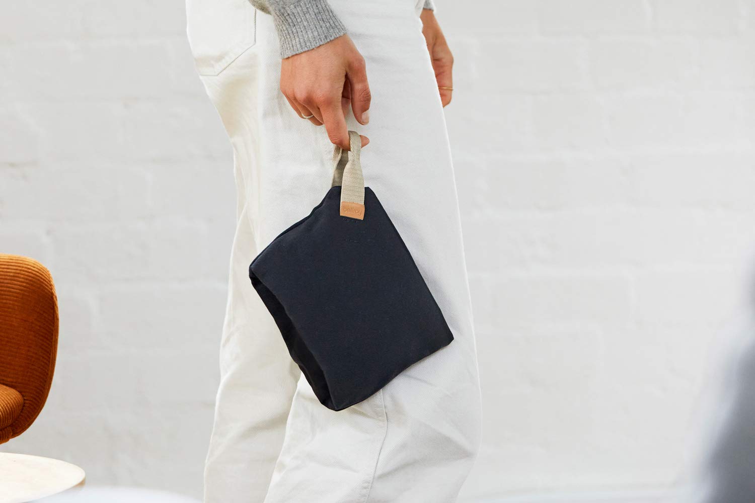 bellroy-standing-pouch-pochette-zipp-e-melbourne-black image 2