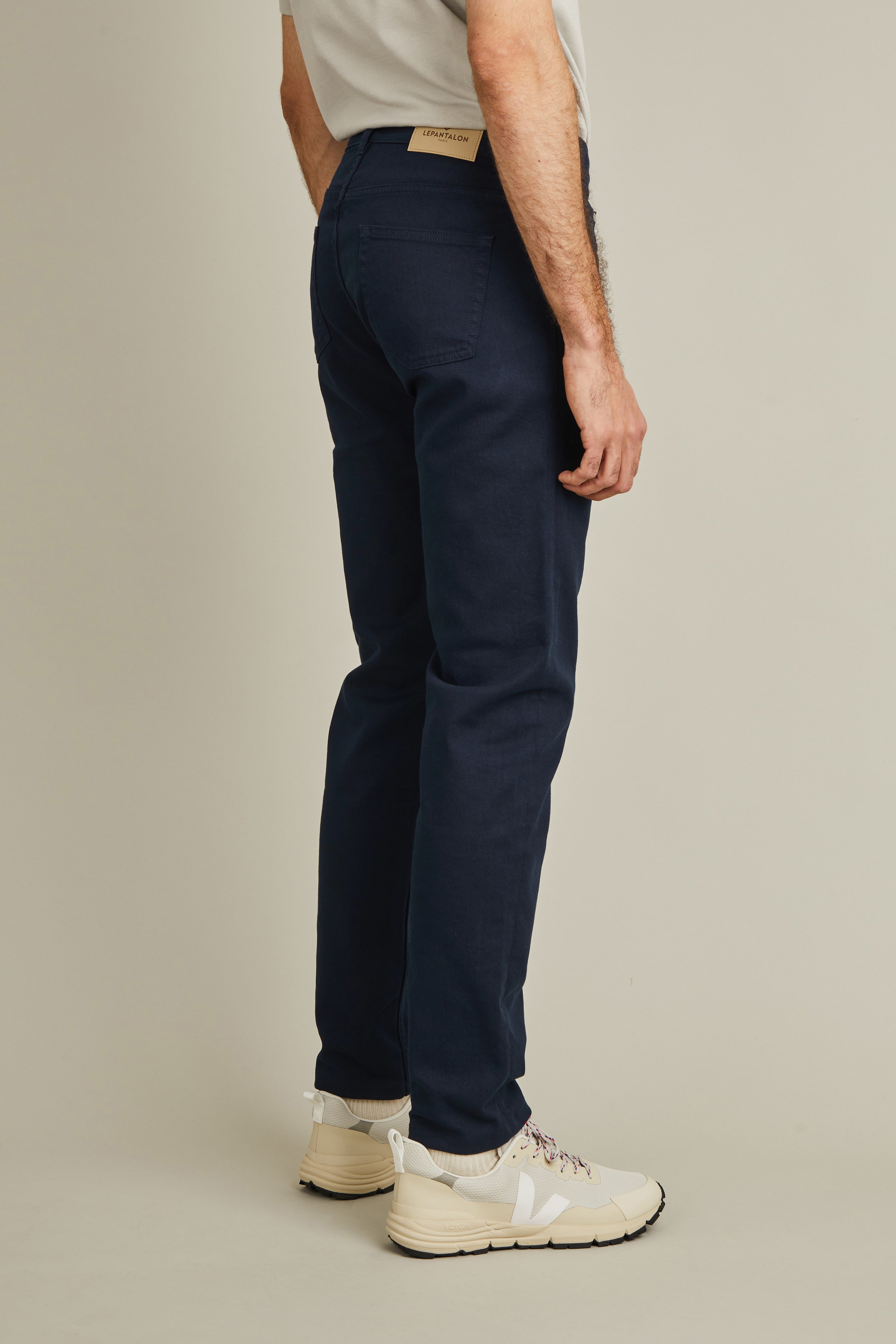 le-pantalon-jean-color-bleu-marine-homme-coton-bio image 5