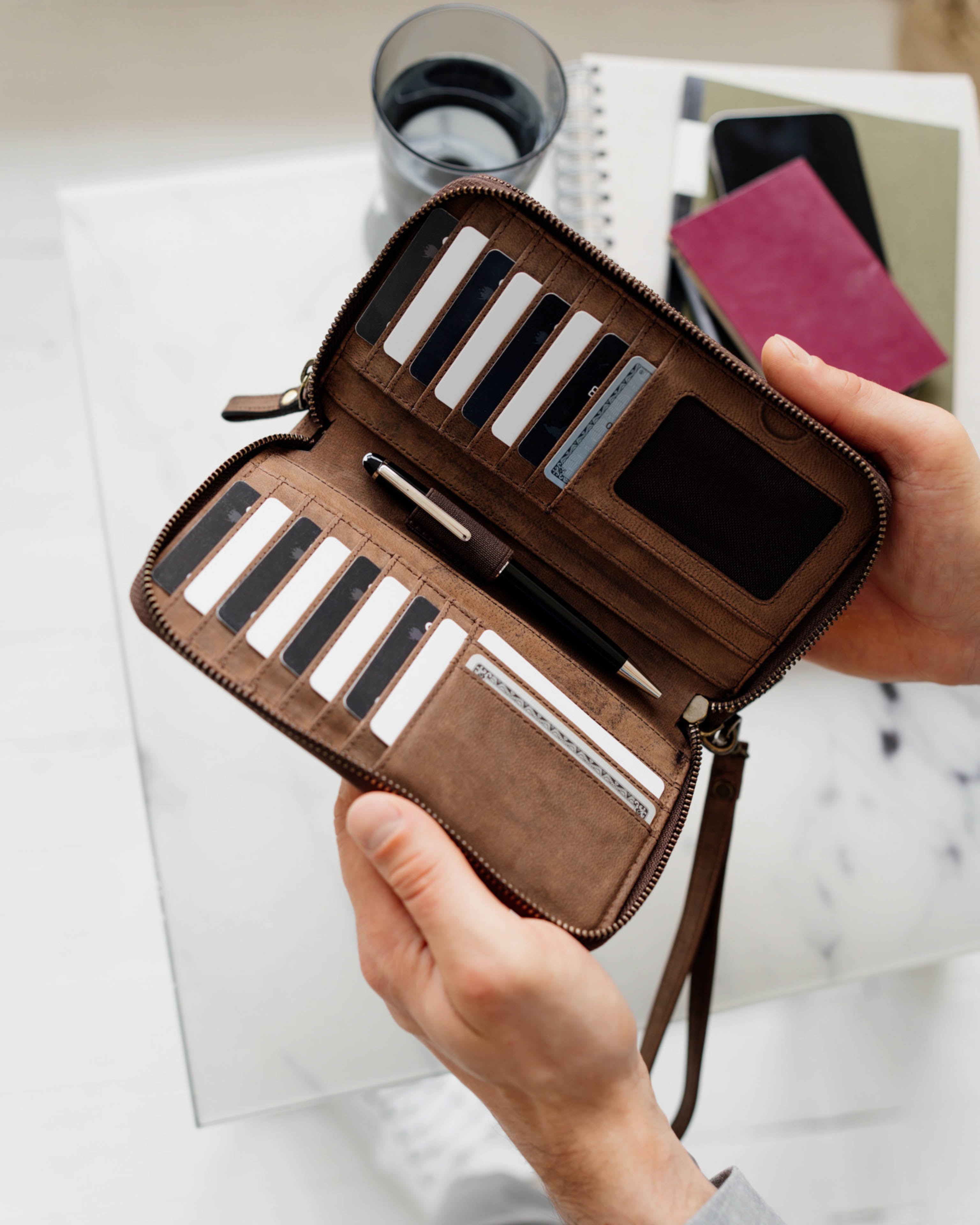 berliner-bags-dallas-m-organisateur-voyage-cuir-espresso image 2