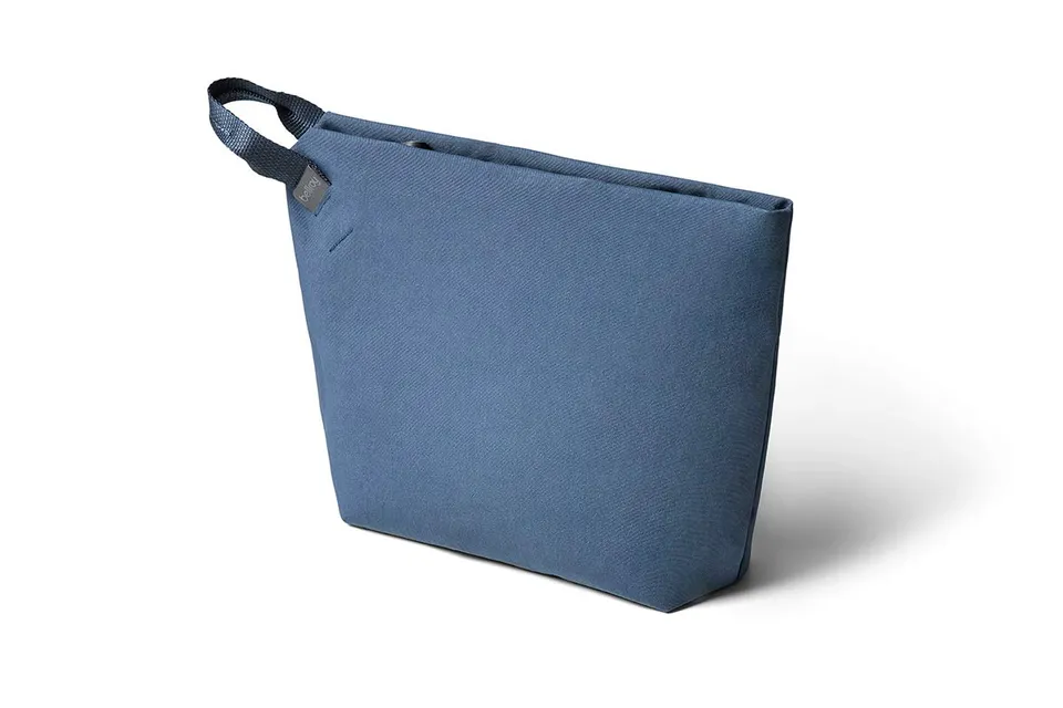 bellroy-standing-pouch-plus-pochette-tech-marine-blue image 1