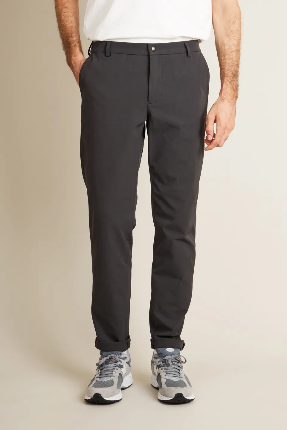 le-pantalon-chino-technique-pantalon-gris-anthracite image 1