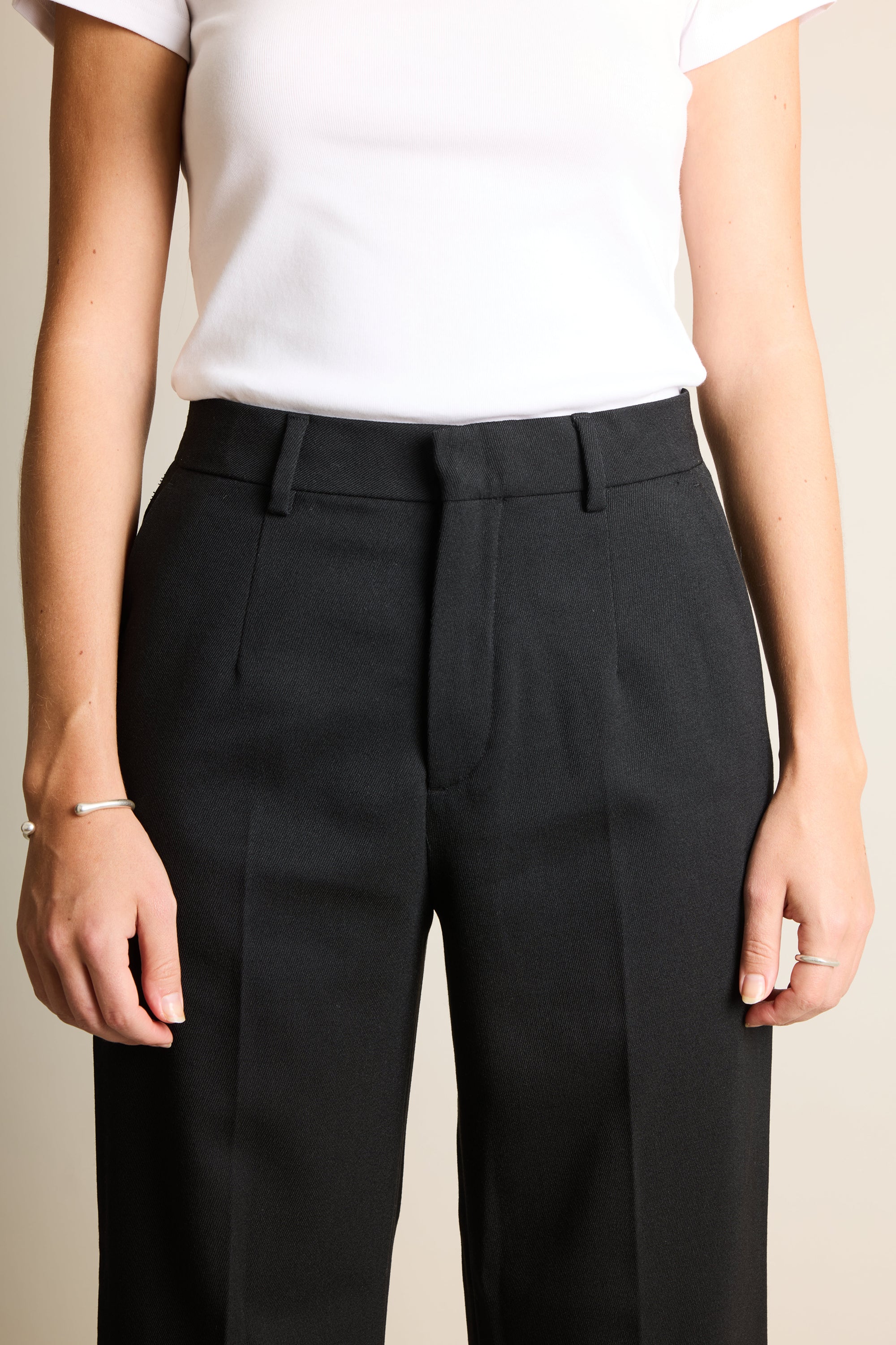 le-pantalon-flare-pantalon-noir-femme-laine-infroissable image 4