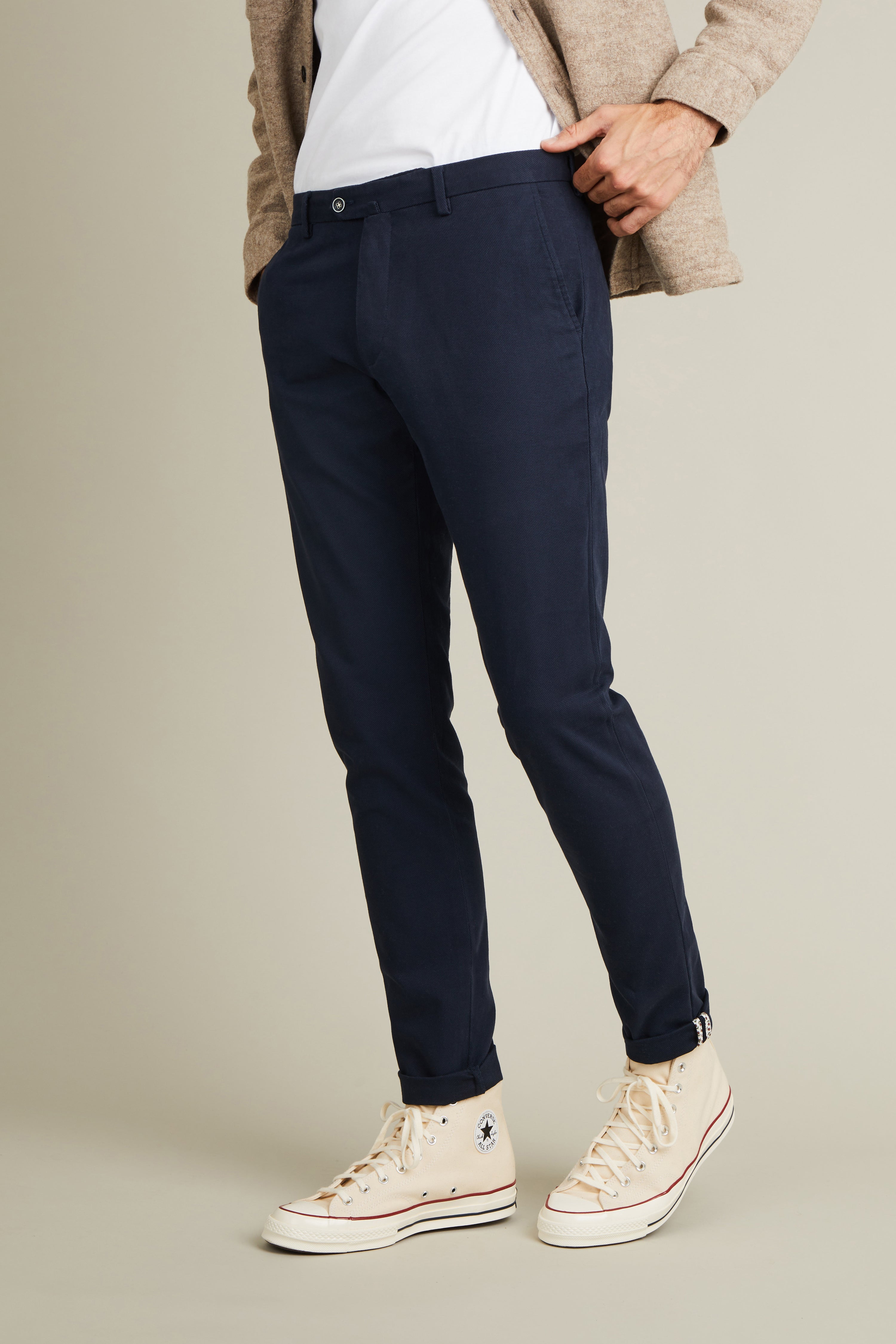 le-pantalon-chinos-homme-chino-bleu-marine-textur-gots image 4