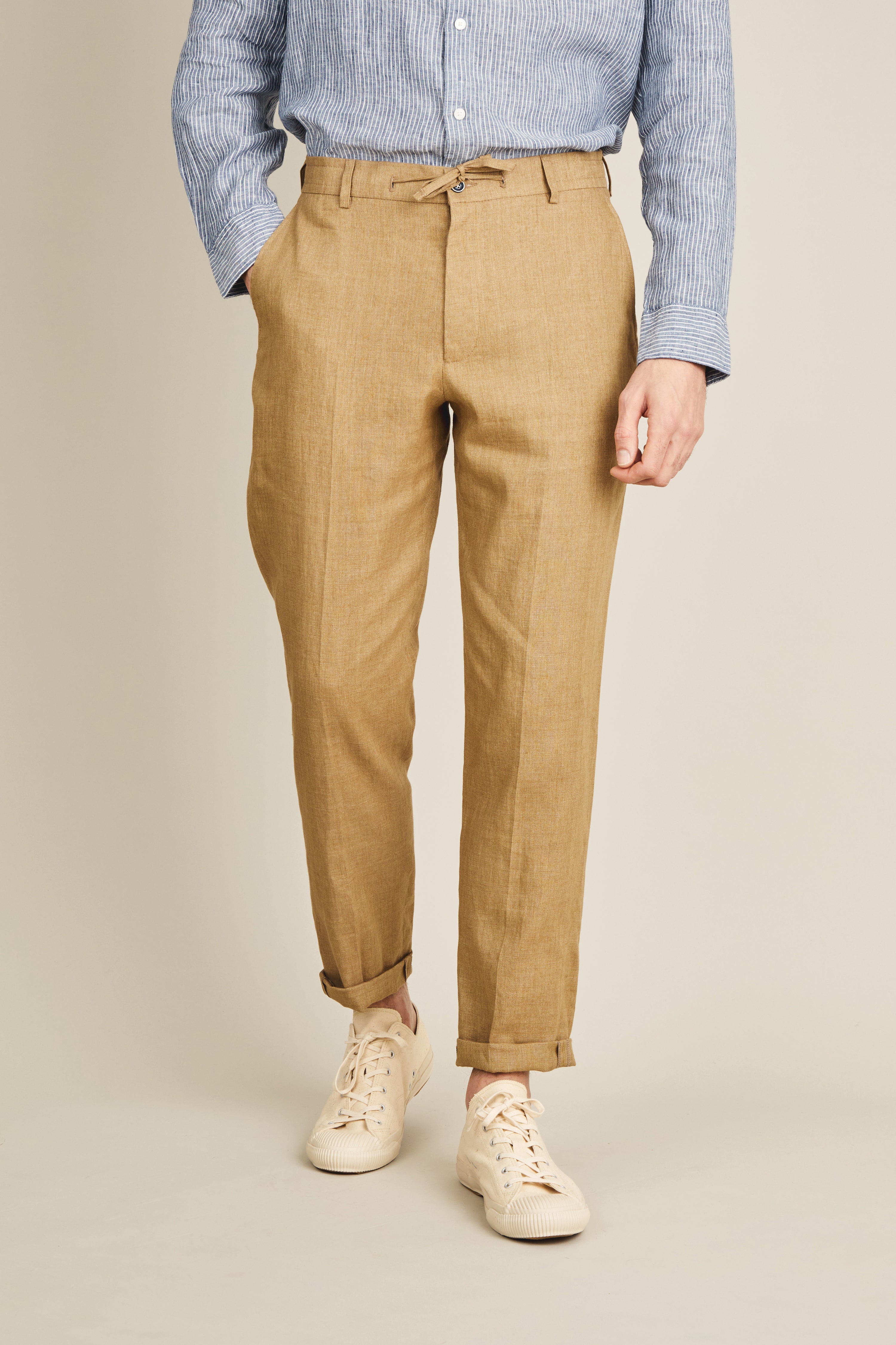 le-pantalon-lin-beige-fonc-chino-homme-coupe-carotte image 1