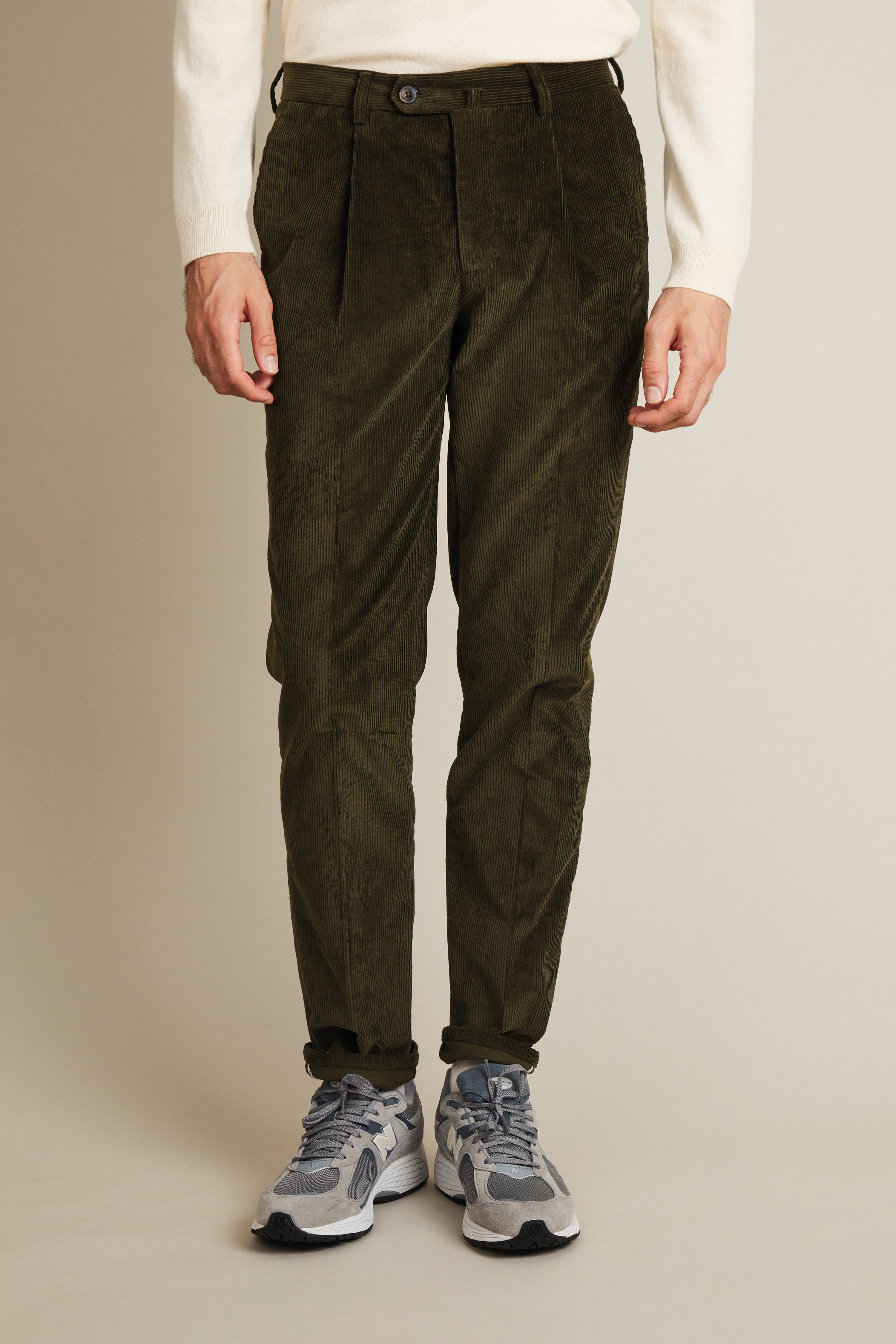 le-pantalon-chino-pinces-velours-kaki-homme image 1