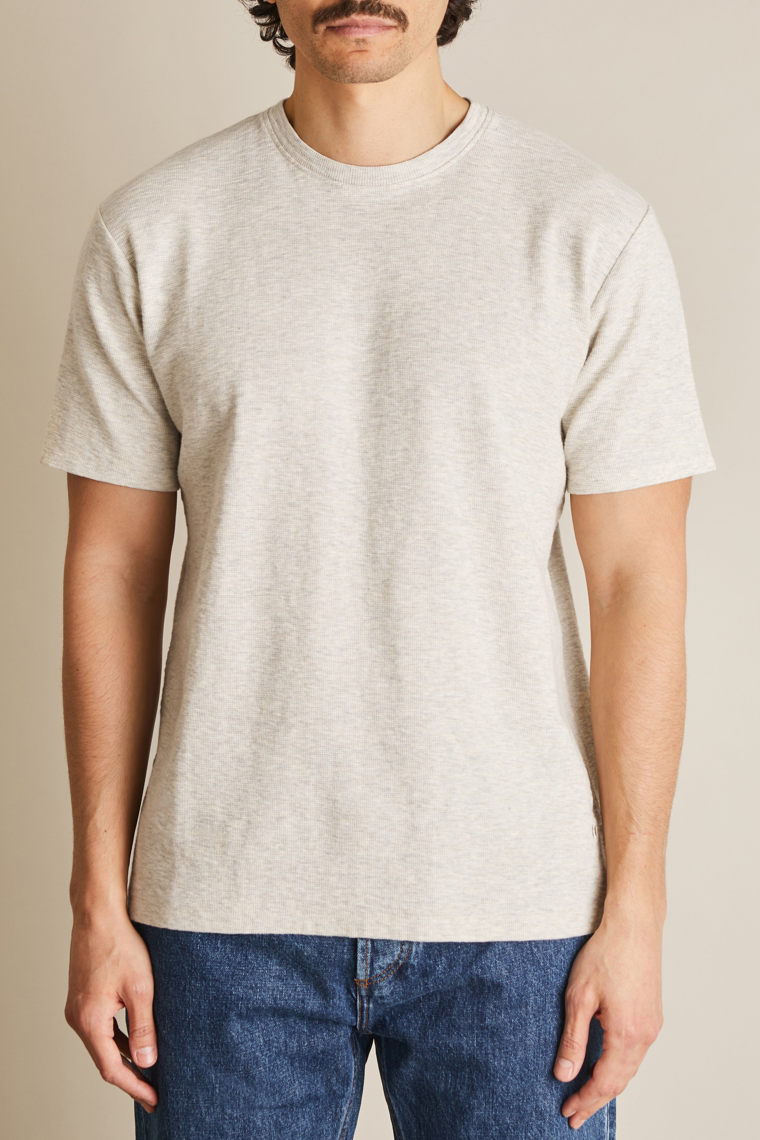 le-pantalon-t-shirts-homme-tee-shirt-textur-gris-clair image 4