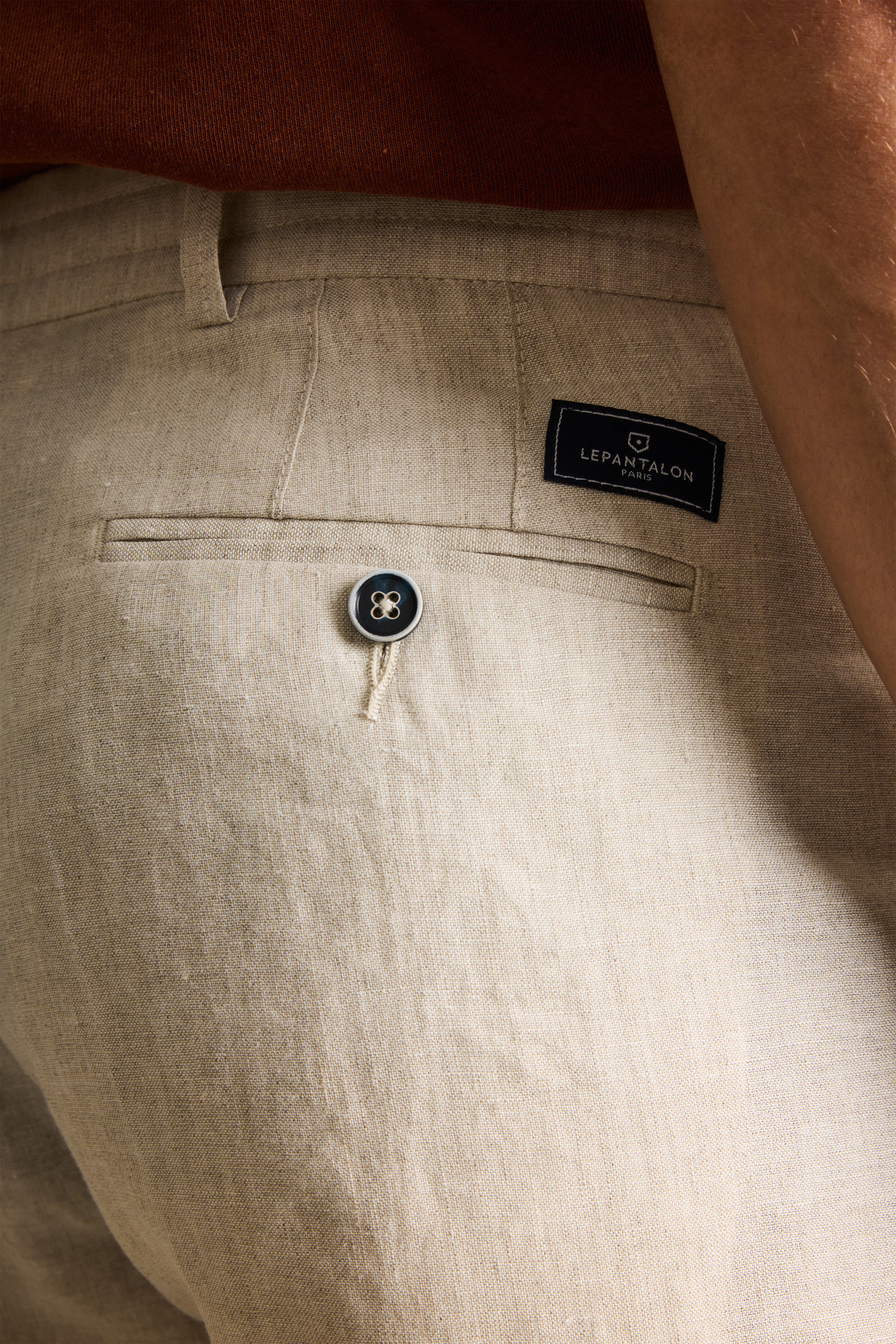 le-pantalon-lin-cru-chino-homme-coupe-carotte image 8