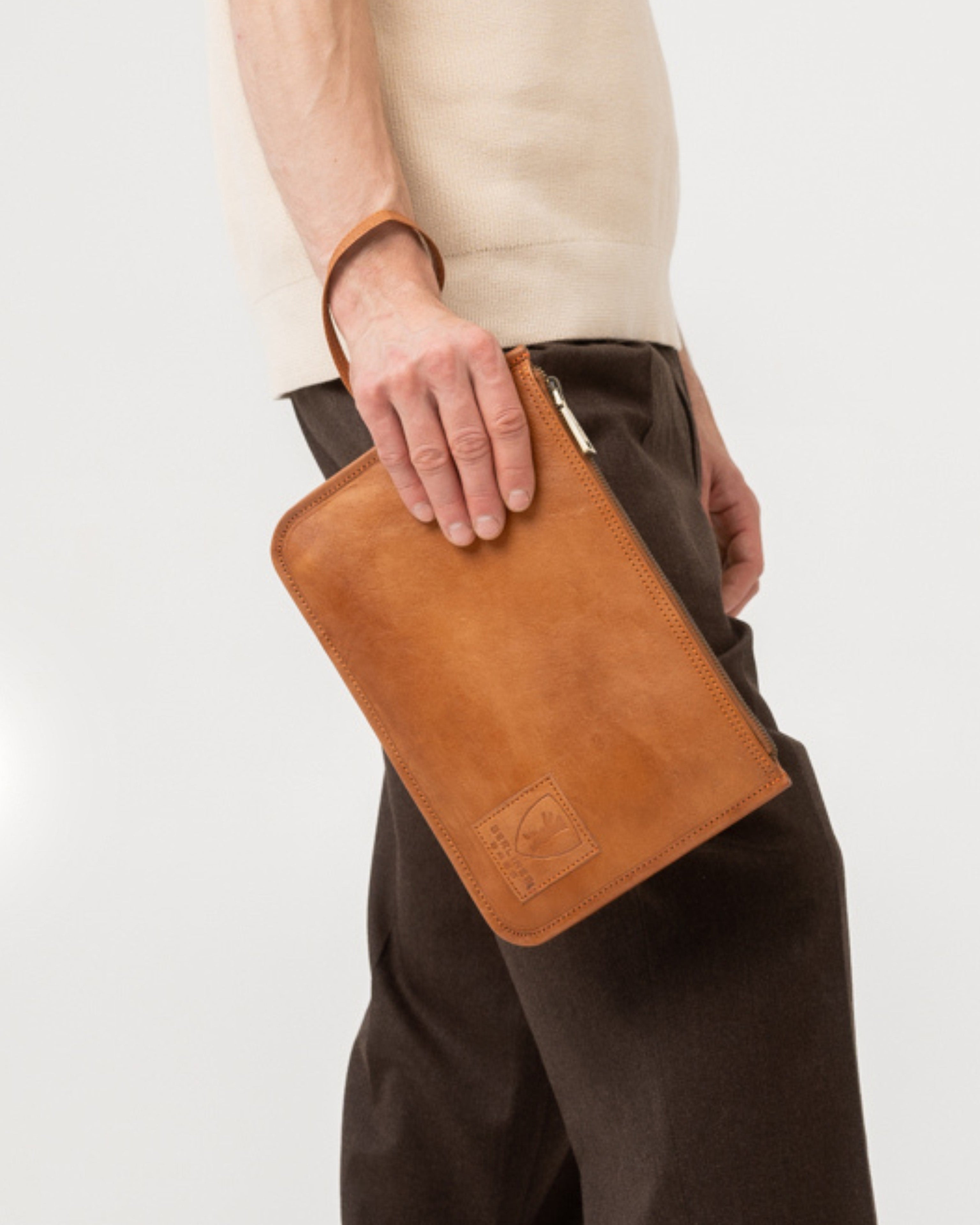 berliner-bags-theo-xl-pochette-cuir-vintage-brown image 2