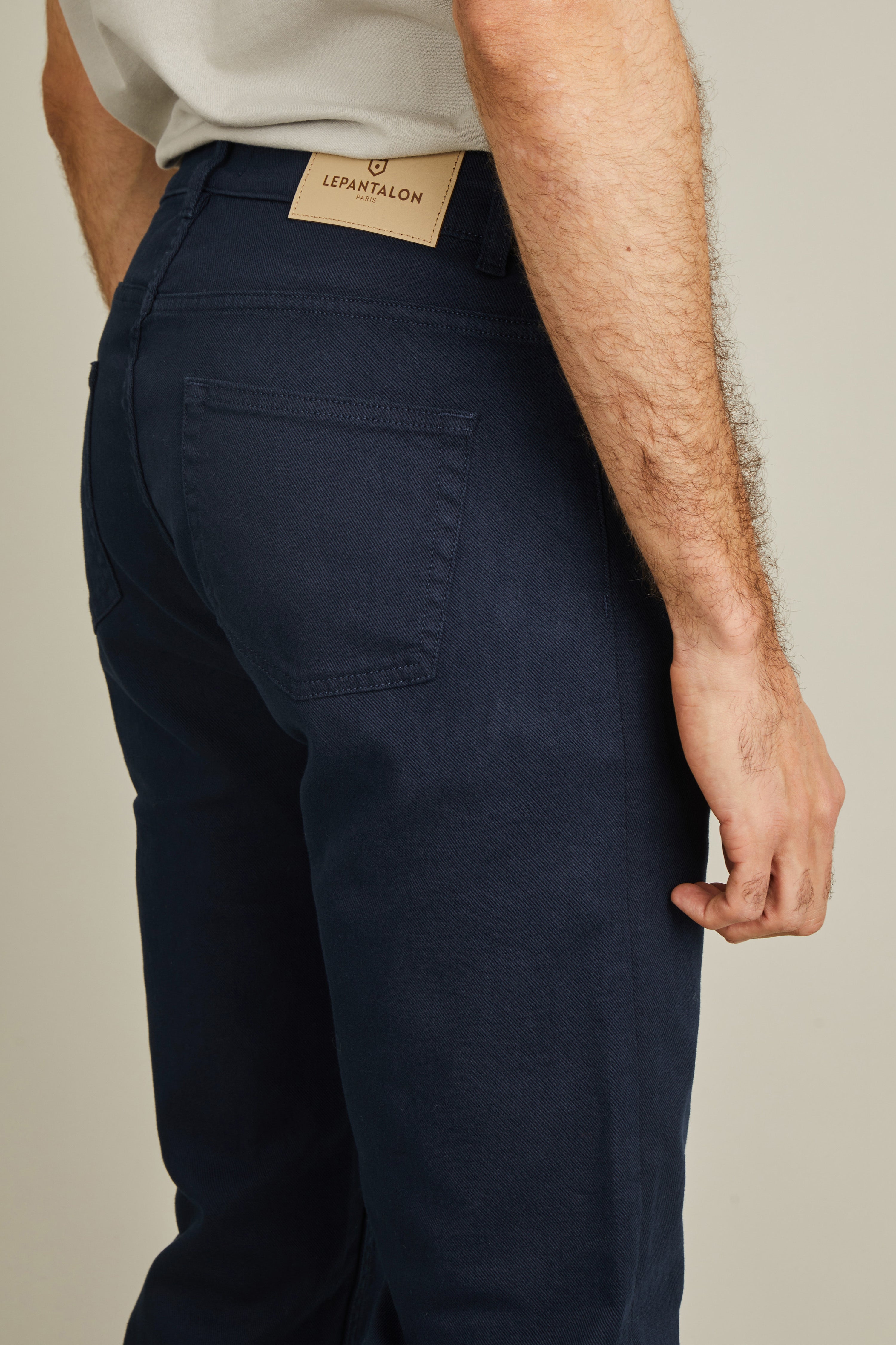 le-pantalon-jean-color-bleu-marine-homme-coton-bio image 3