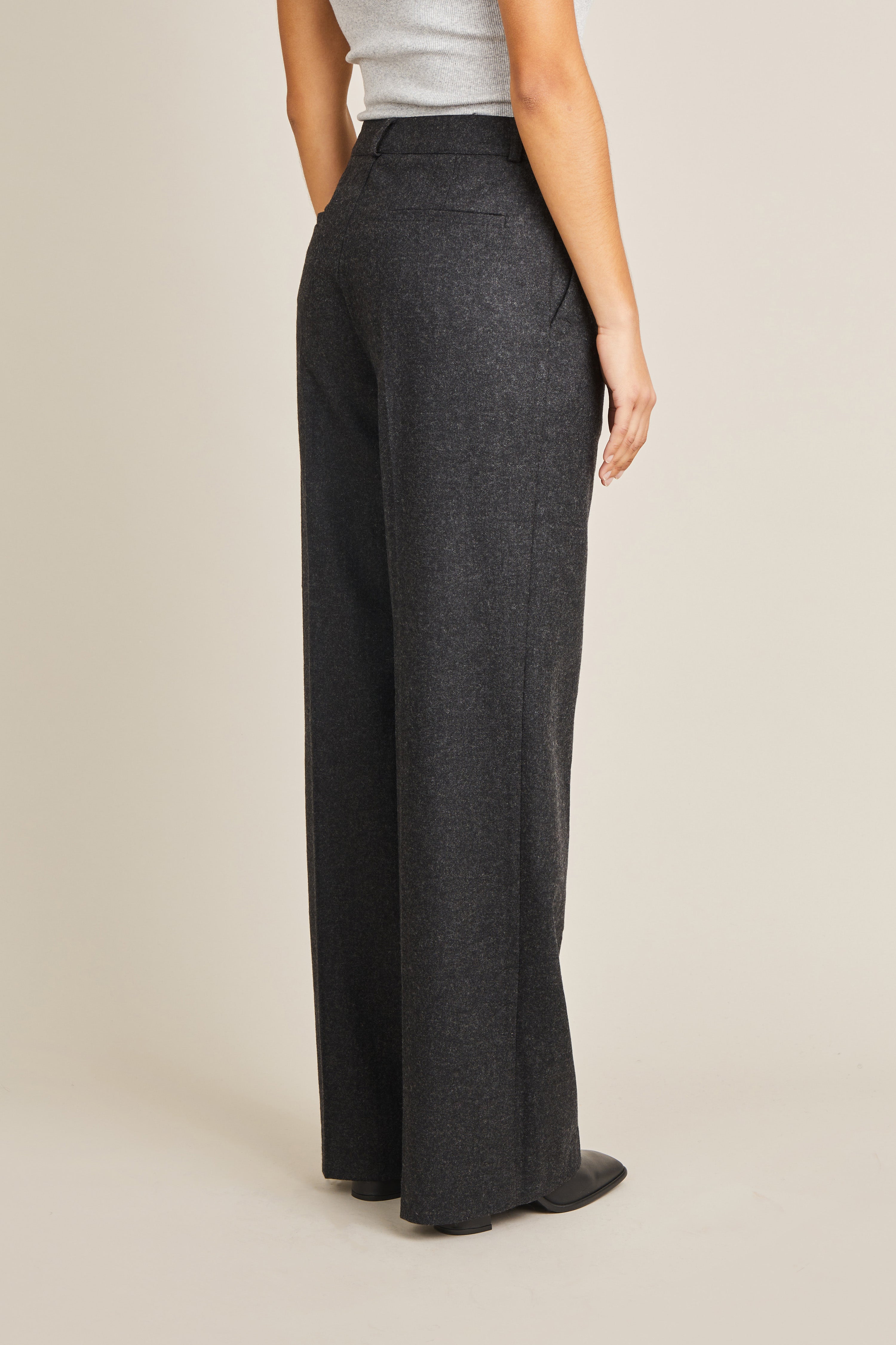 le-pantalon-palazzo-gris-anthracite-pantalon-flanelle-laine image 4