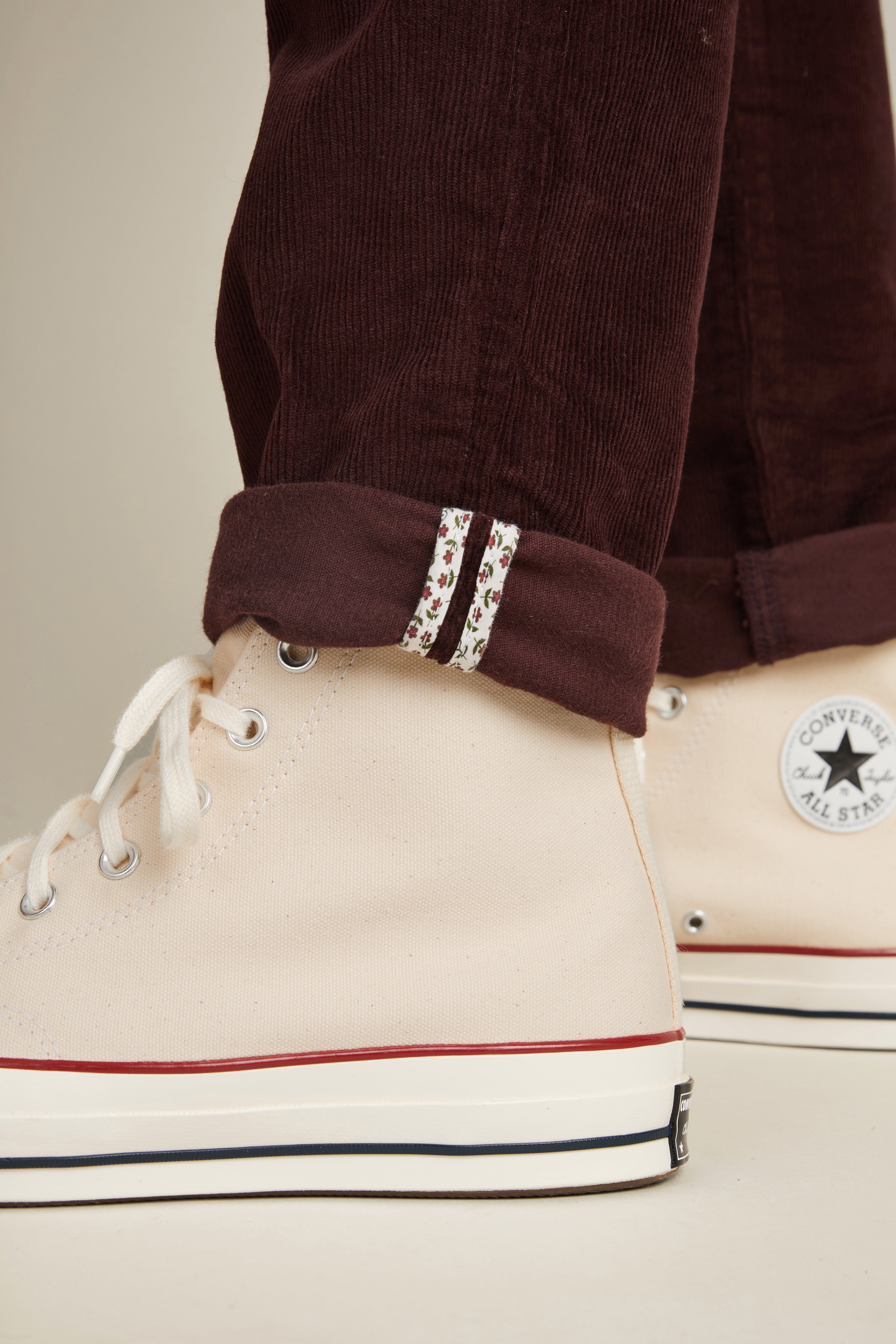le-pantalon-chino-velours-bordeaux-chino-homme-semi-slim image 6