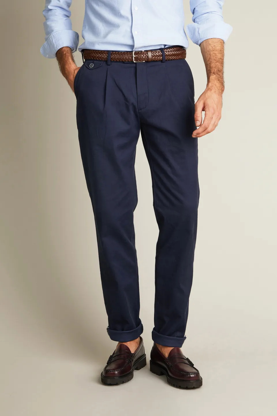 le-pantalon-chinos-homme-chino-pinces-marine-chino-bleu-carotte image 1