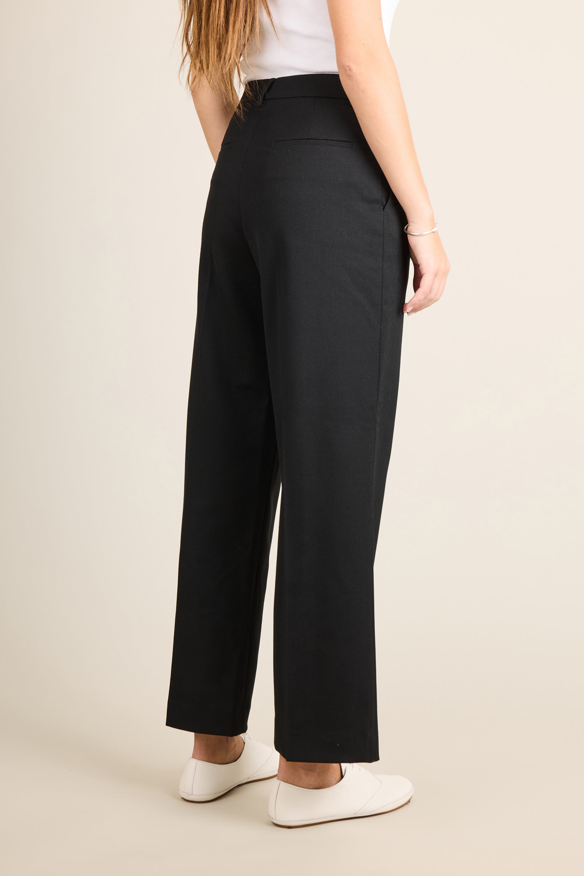 le-pantalon-flare-pantalon-noir-femme-laine-infroissable image 6