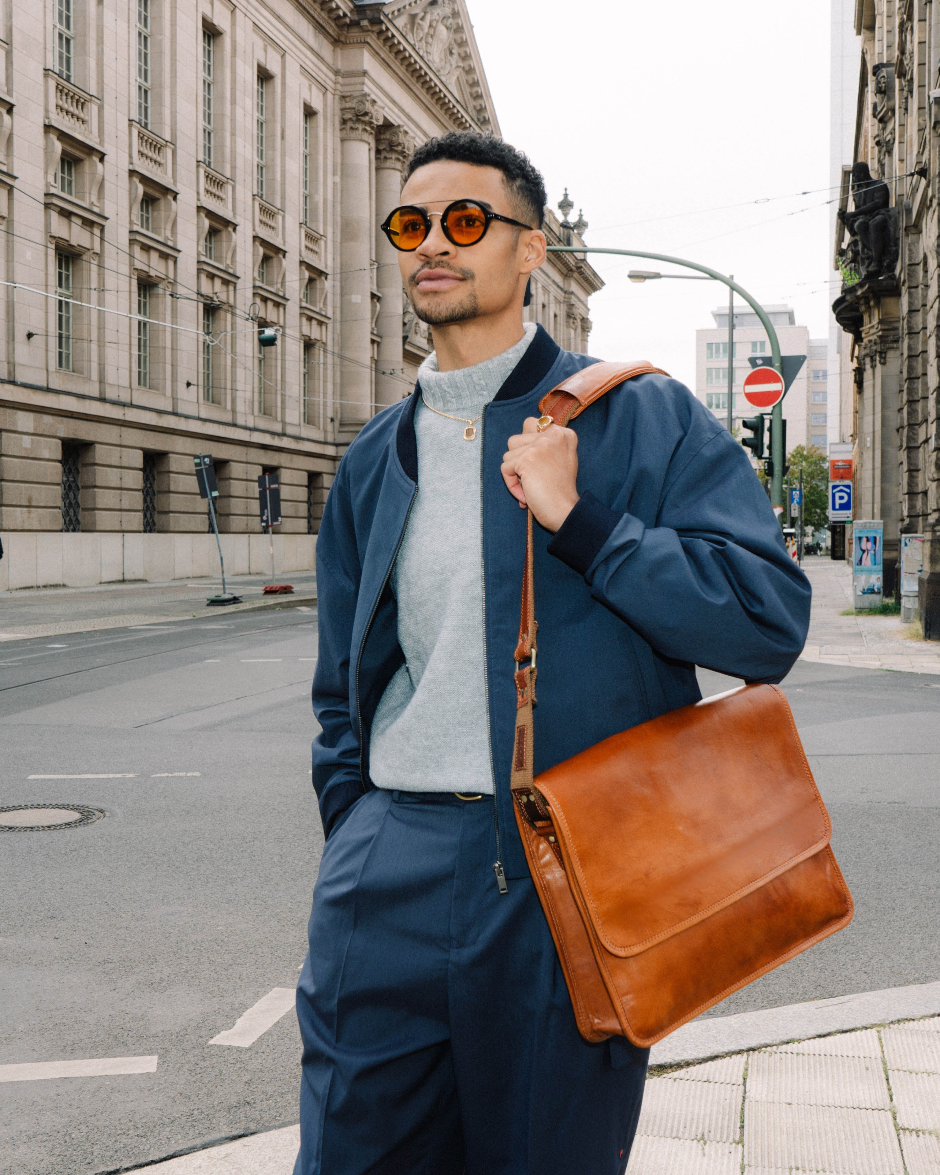 berliner-bags-ghent-sac-messenger-marron-vintage-cuir image 8