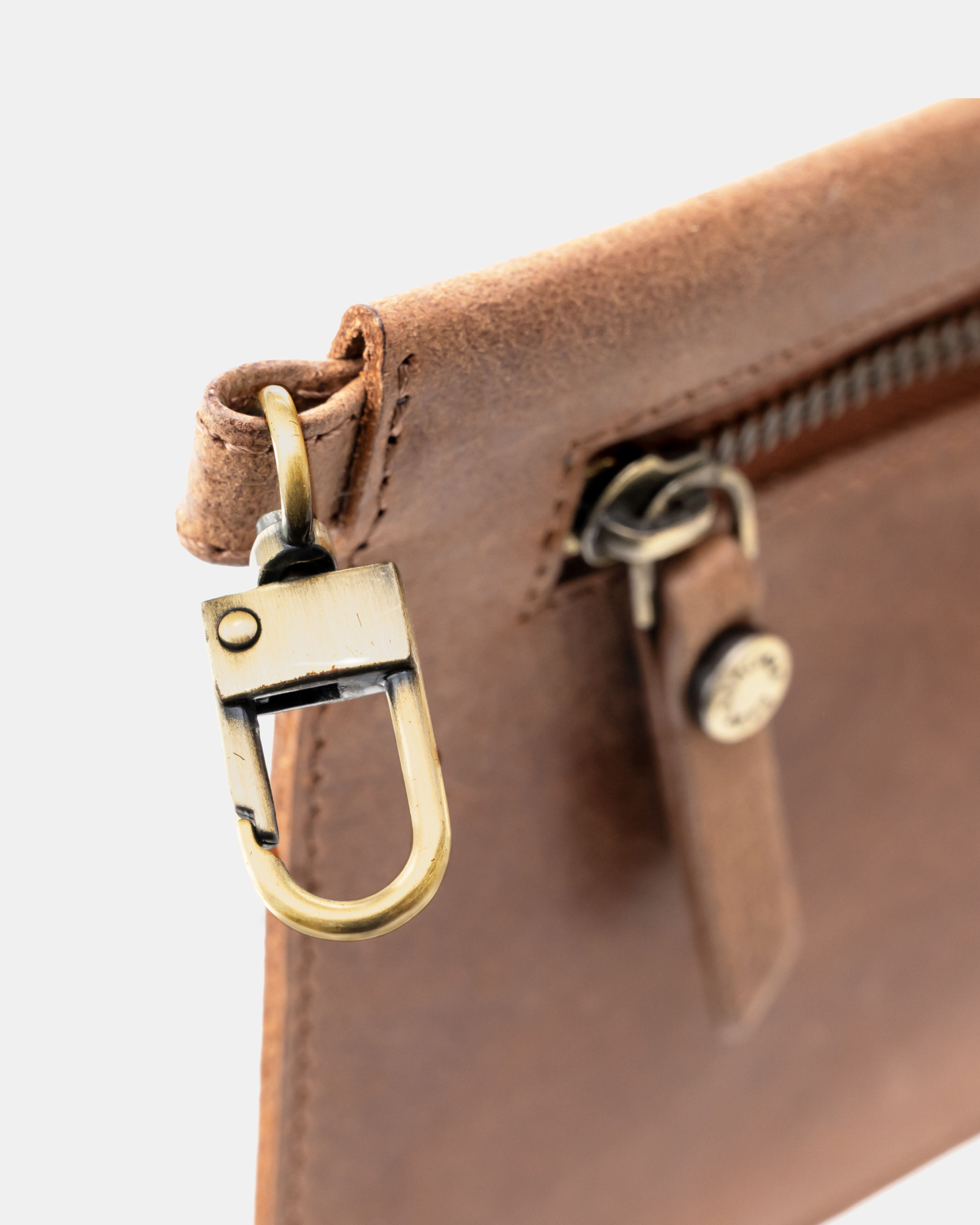 berliner-bags-lou-pochette-cuir-camel-multiusage-bracelet image 6