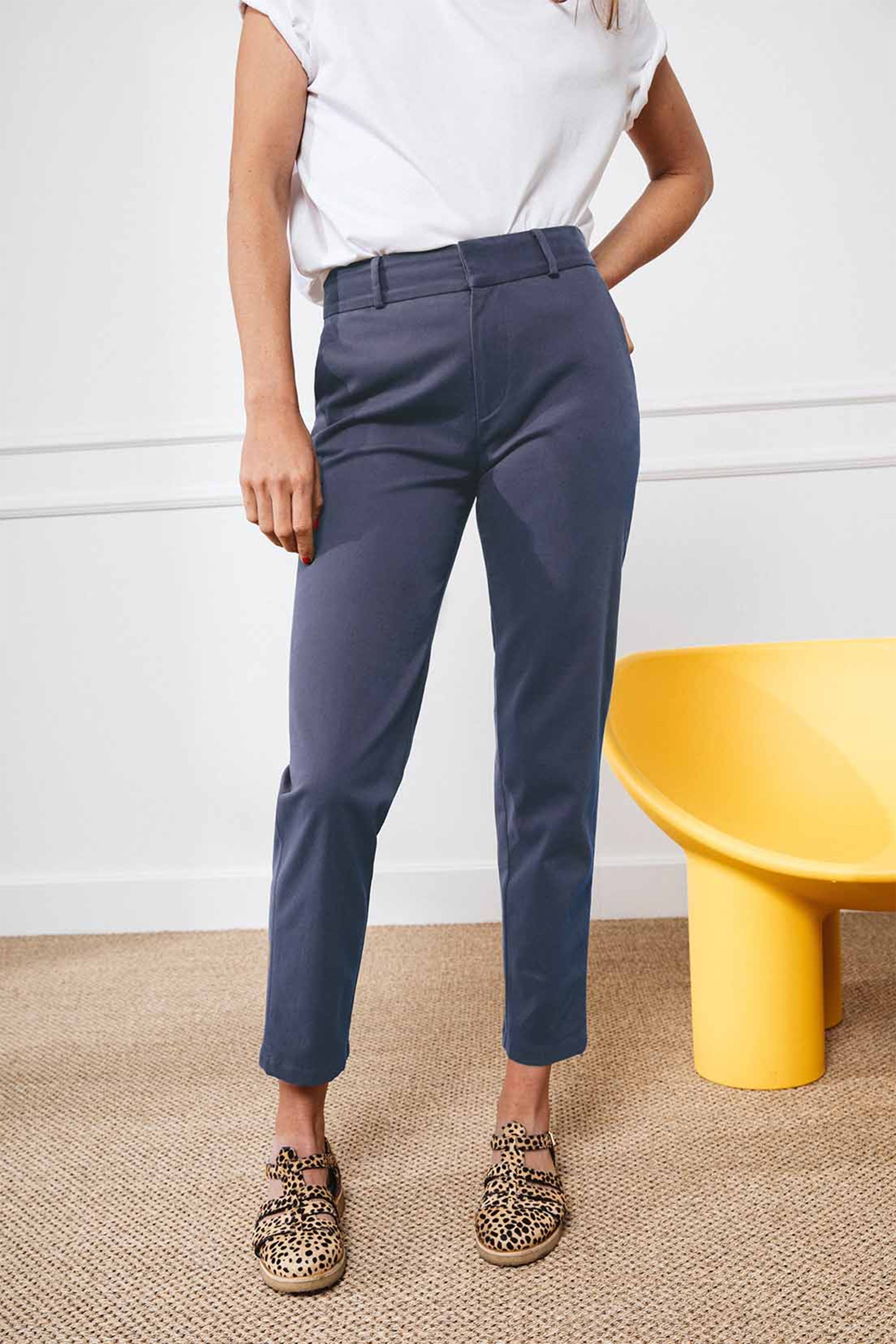 le-pantalon-chino-bleu-lavande-pantalon-femme-coton-bio-taille-haute image 4