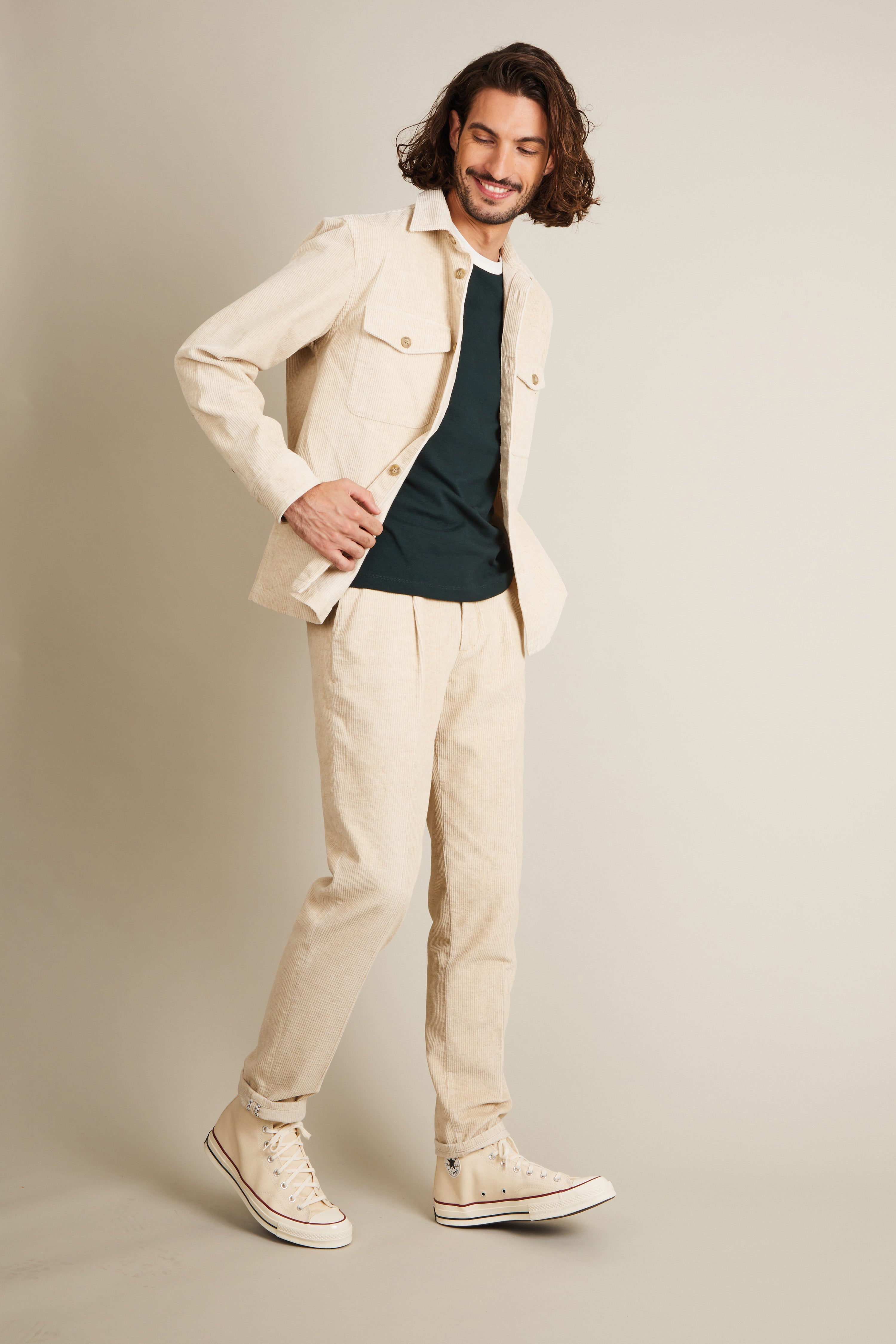 le-pantalon-chino-pinces-velours-cru-pantalon-carotte image 7
