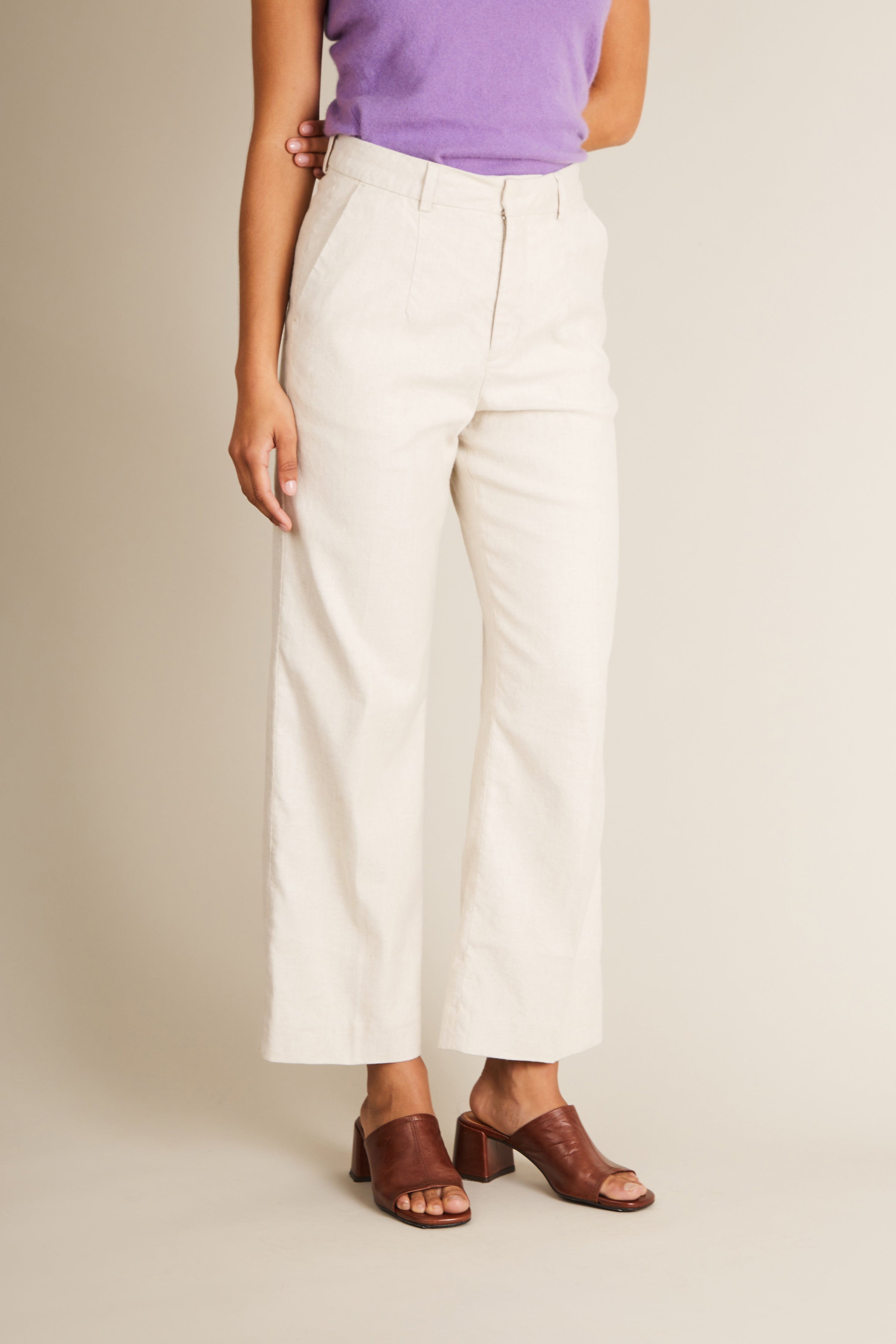 le-pantalon-flare-pantalon-femme-cru-coton-lin image 8